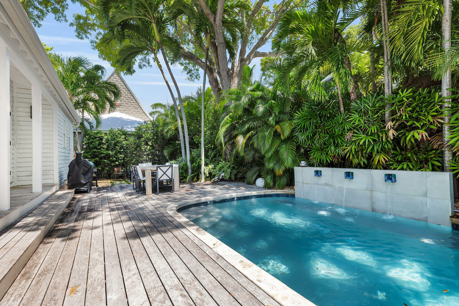 1421 White Street Property Photo 4