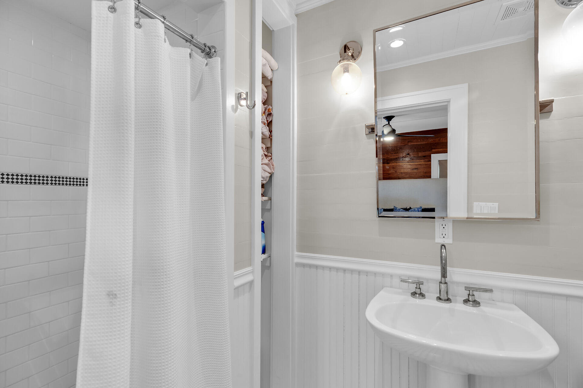 1421 White Street Property Photo 24