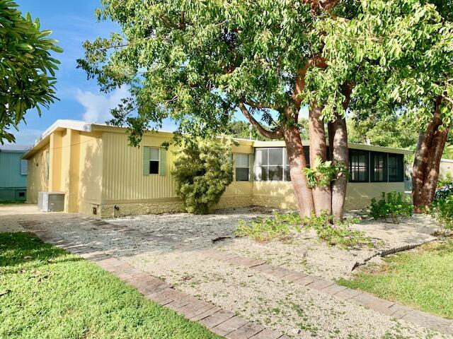 901 S Emerald Drive Property Photo 2
