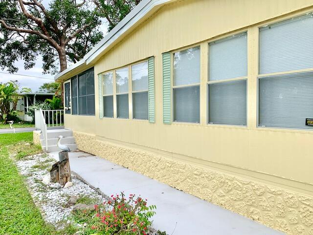 901 S Emerald Drive Property Photo 4