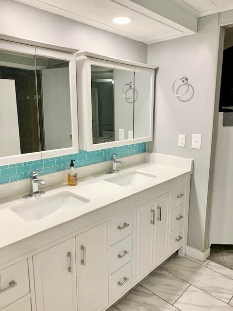 901 S Emerald Drive Property Photo 15