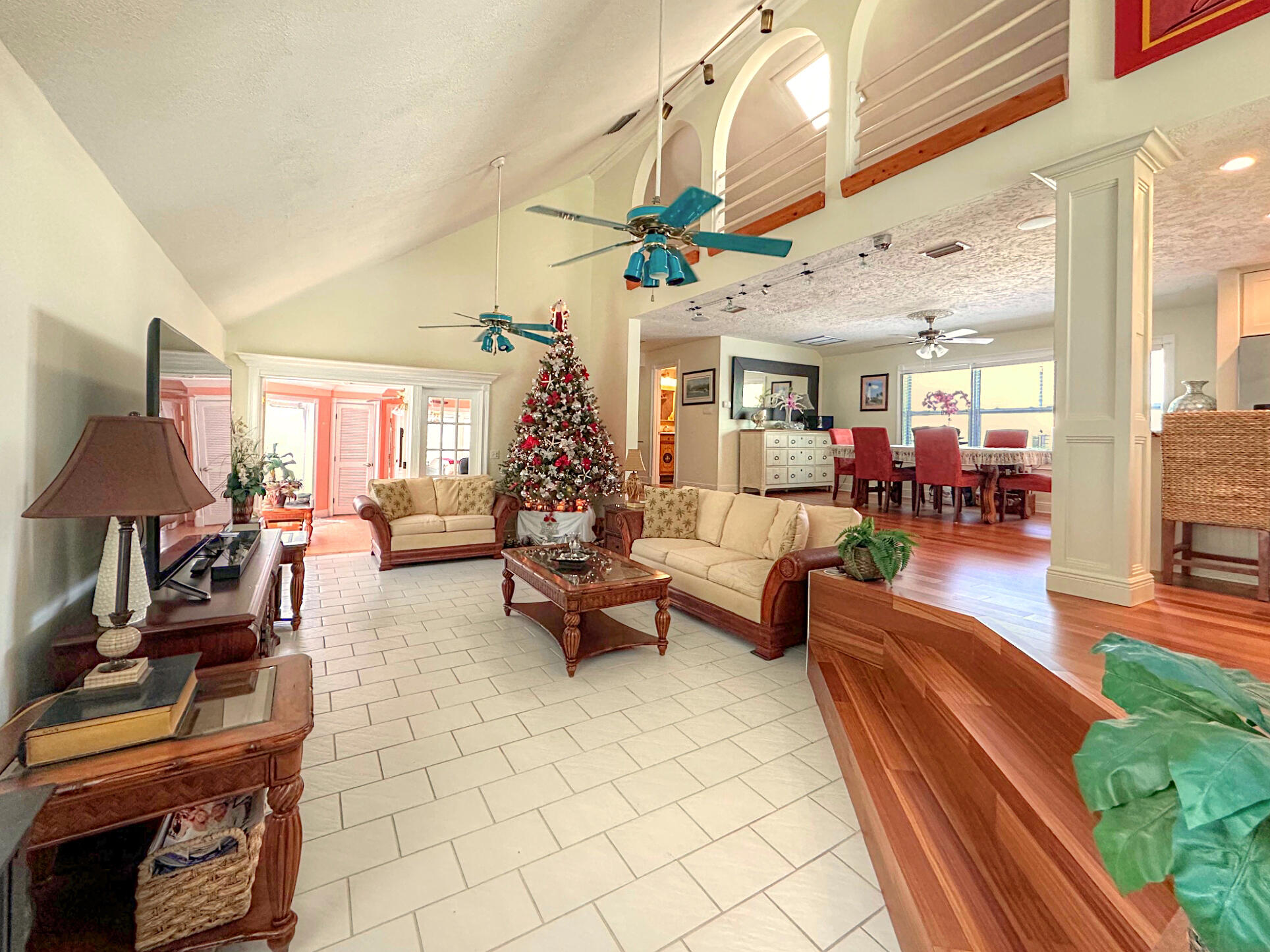 106 Gardenia Avenue Property Photo 11