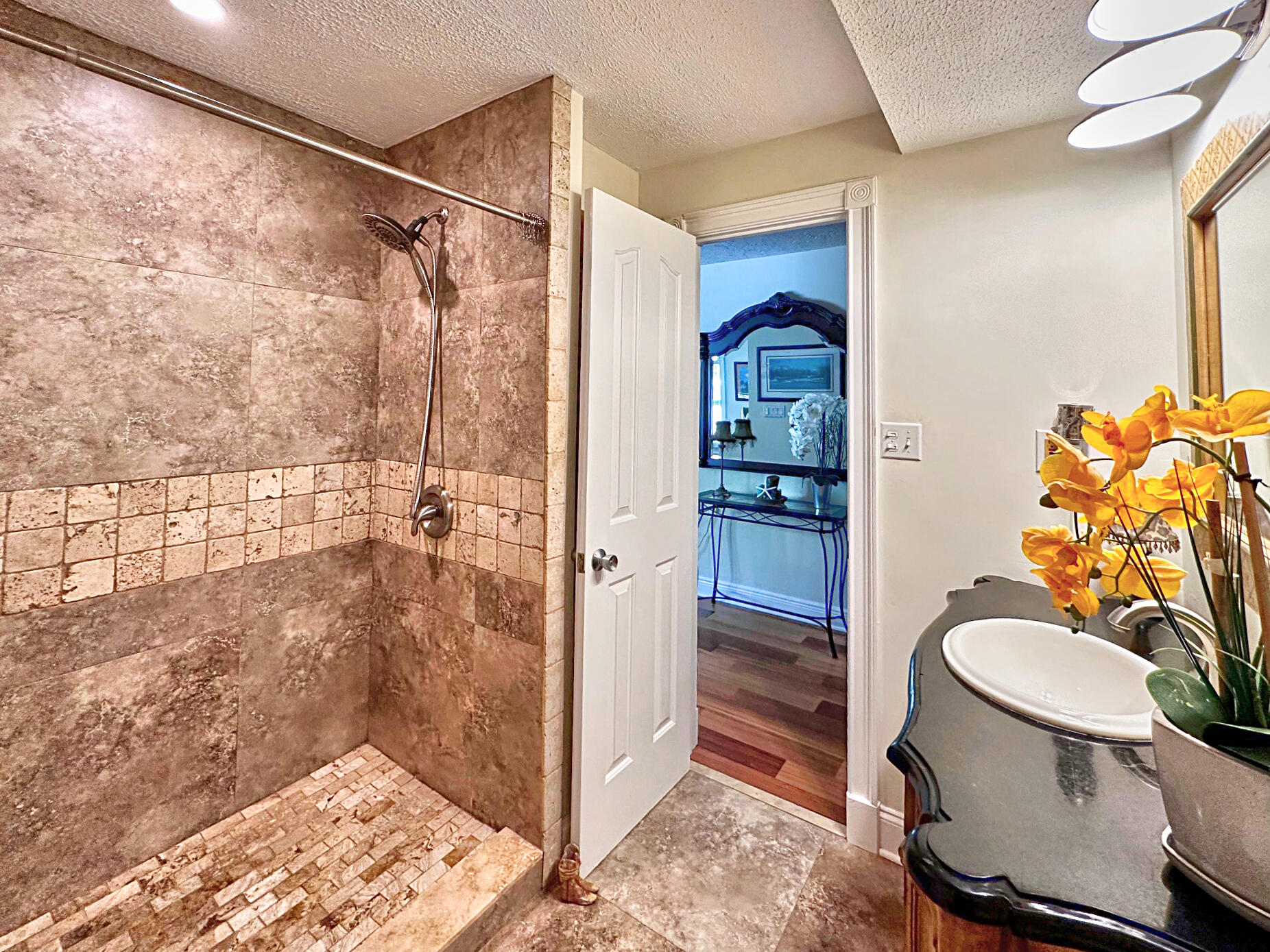 106 Gardenia Avenue Property Photo 41