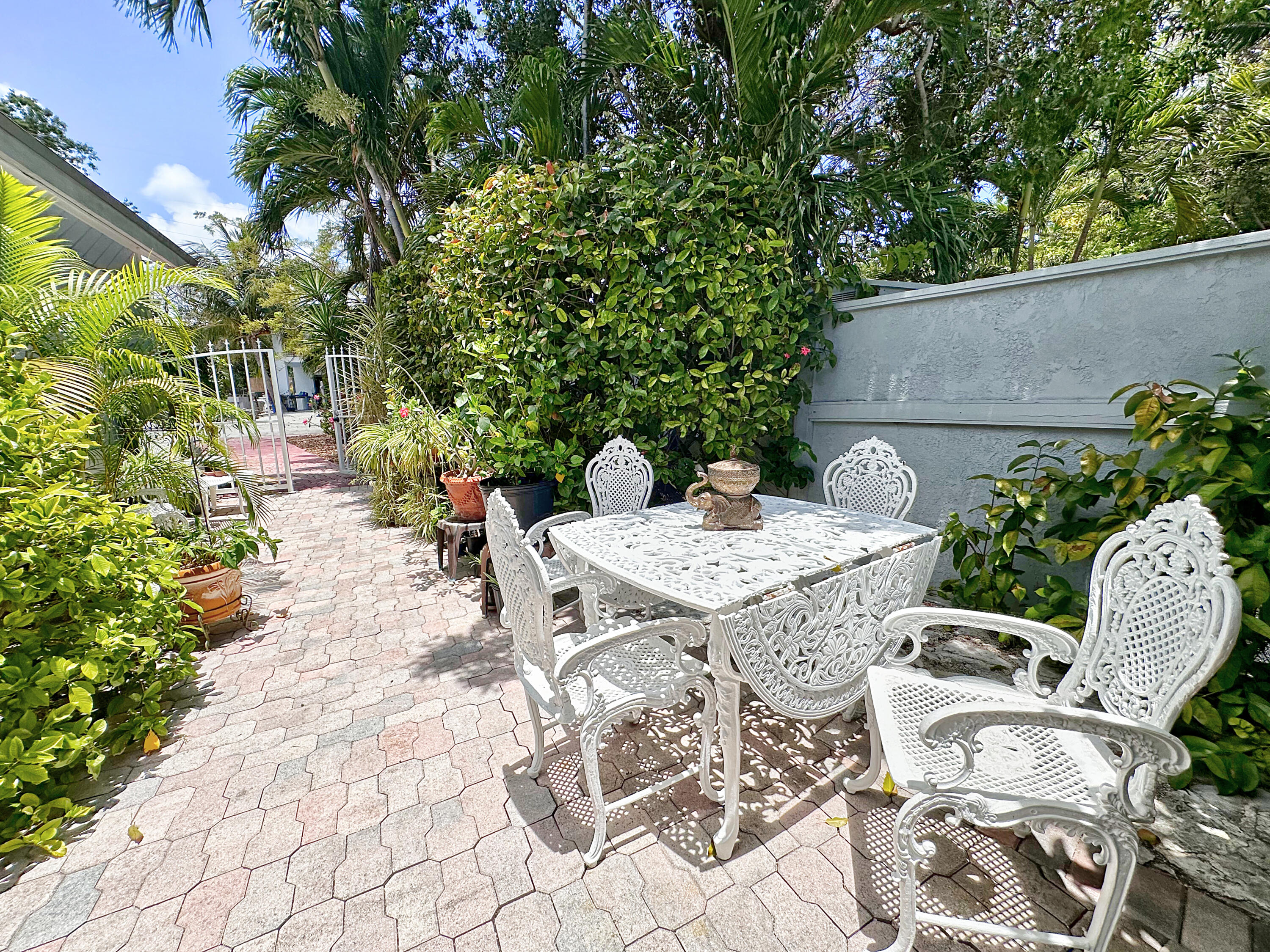 106 Gardenia Avenue Property Photo 52