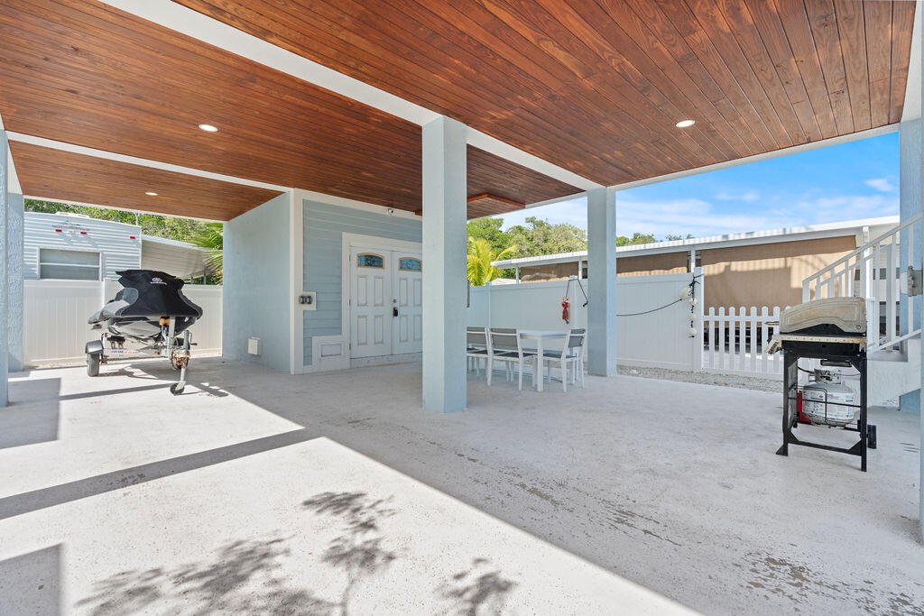 325 Calusa Street, 359 Property Photo 44