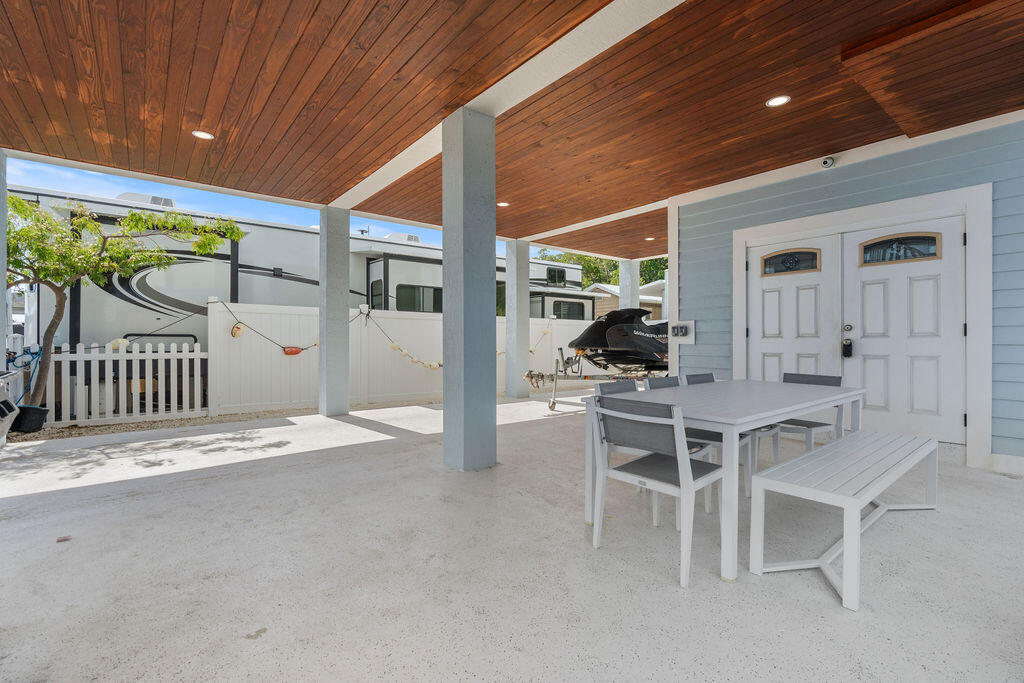 325 Calusa Street, 359 Property Photo 44