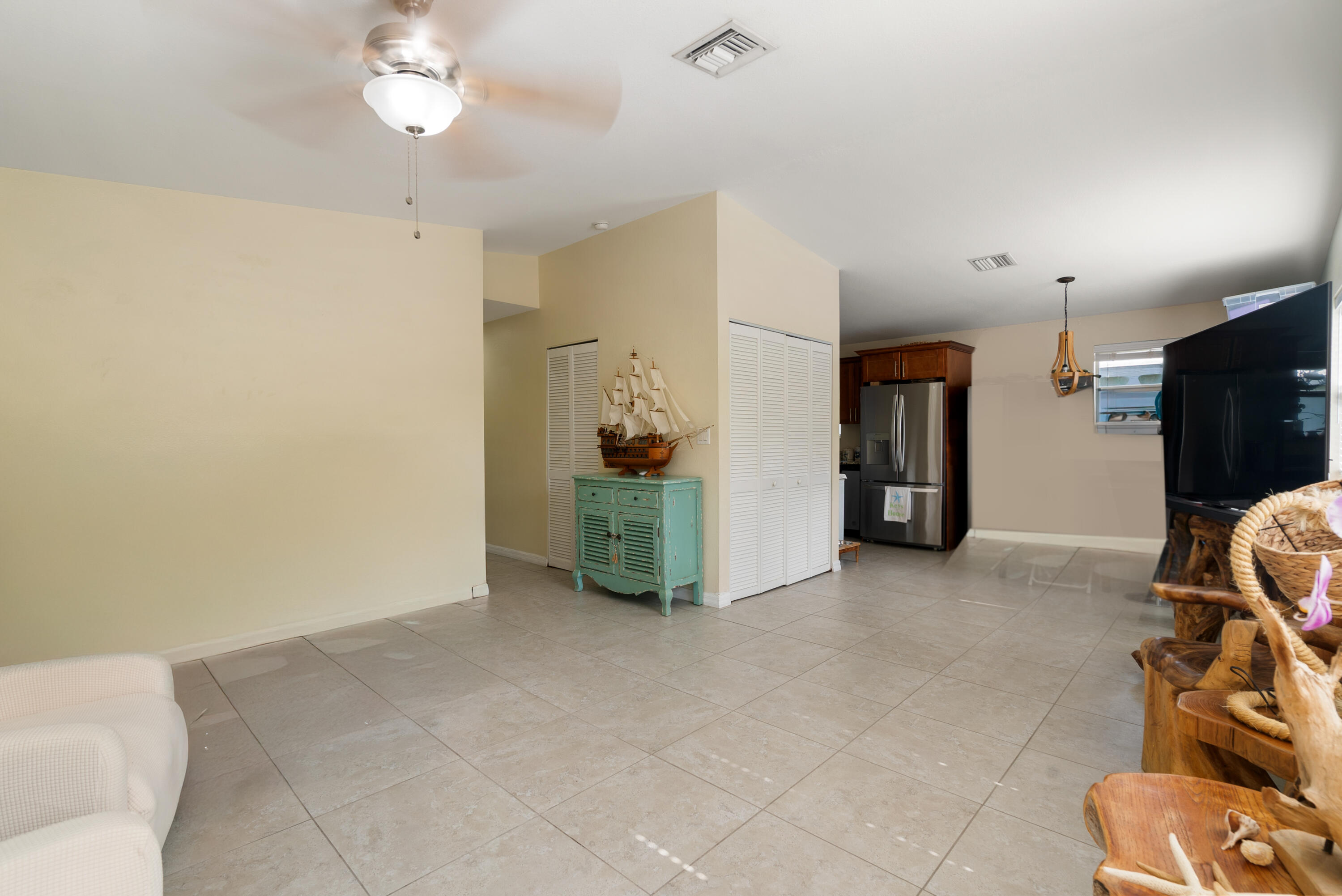 1021 Valencia Road Property Photo 4