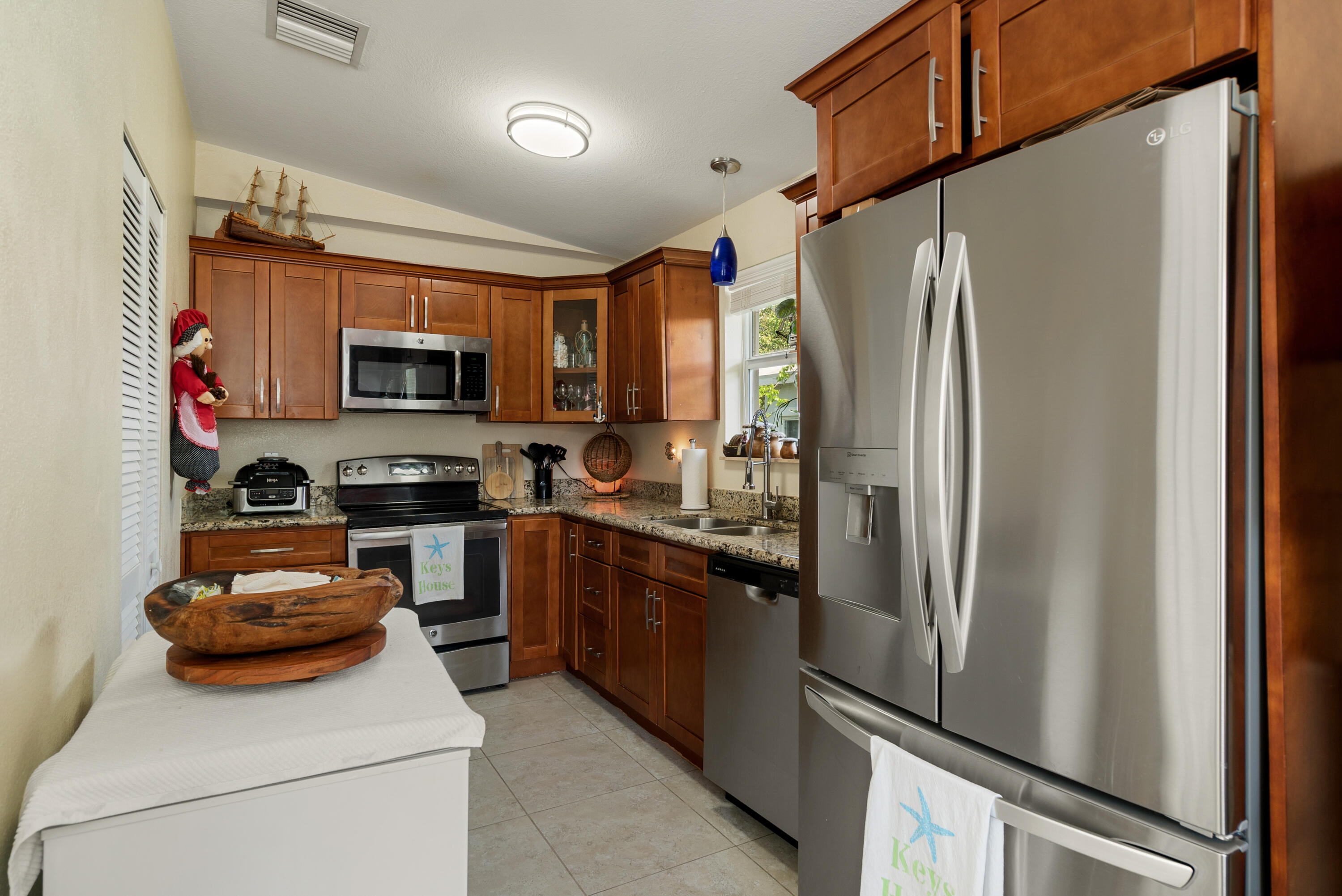 1021 Valencia Road Property Photo 6