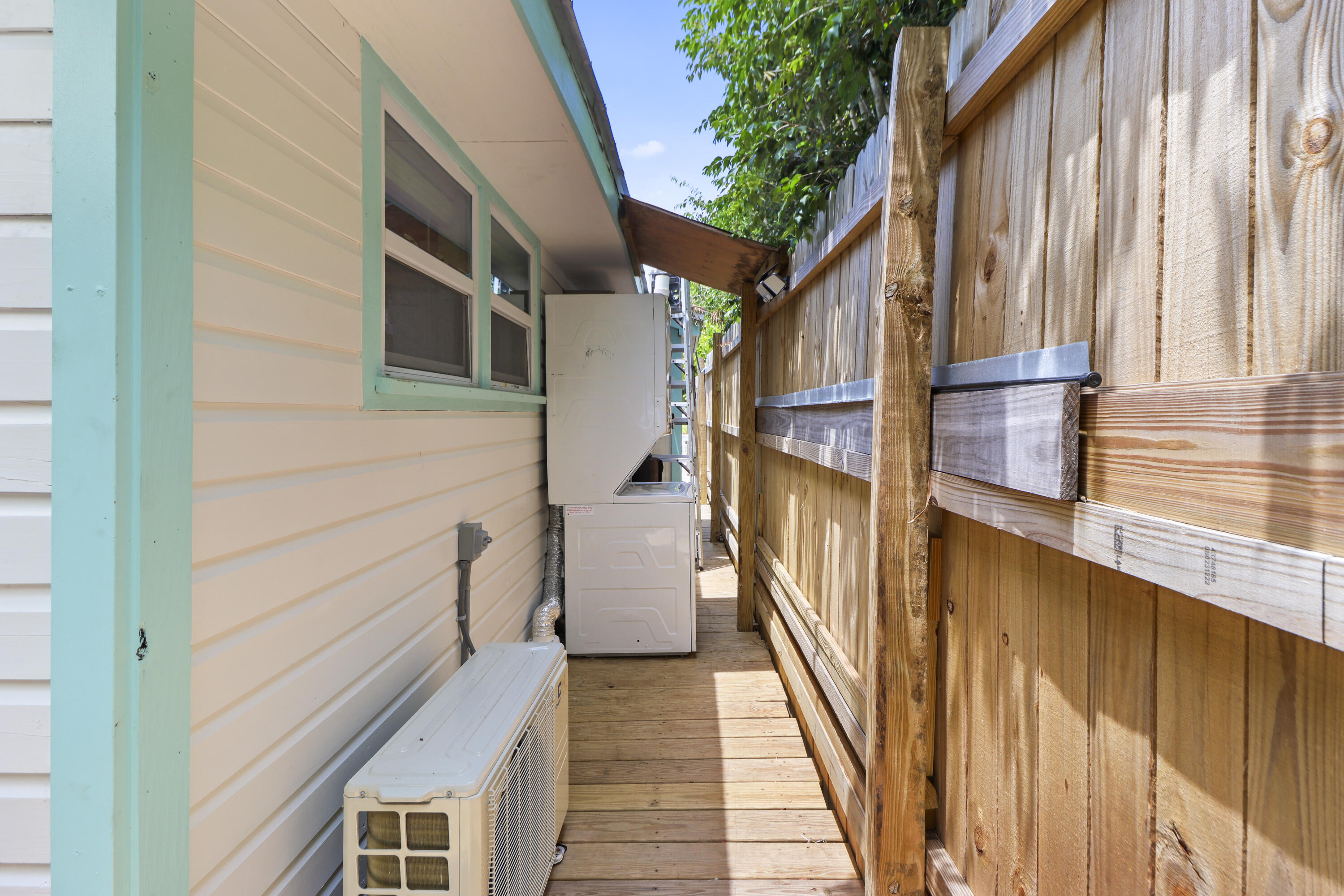 611 Grinnell Street, 6 Property Photo 27