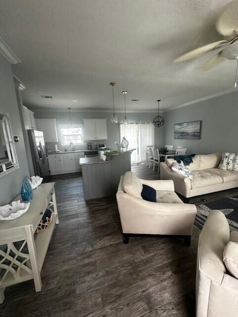 121 Venetian Drive Property Photo 3