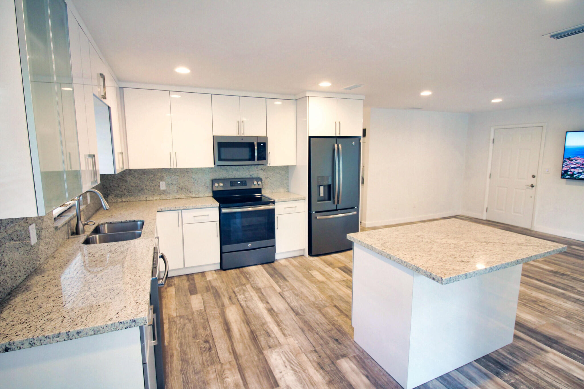 146 N Sunrise Drive Property Photo 4