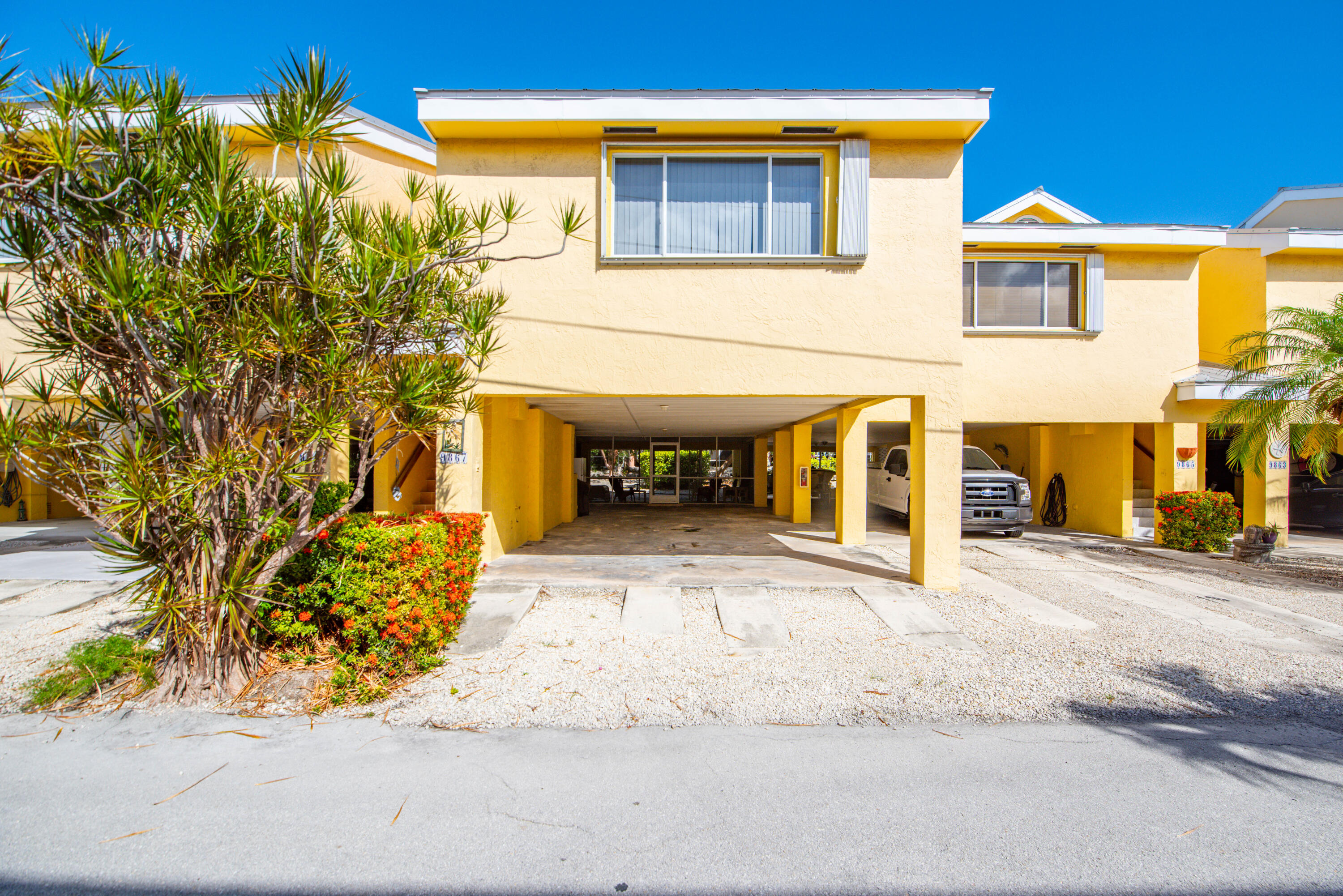 9867 Leeward Avenue Property Photo