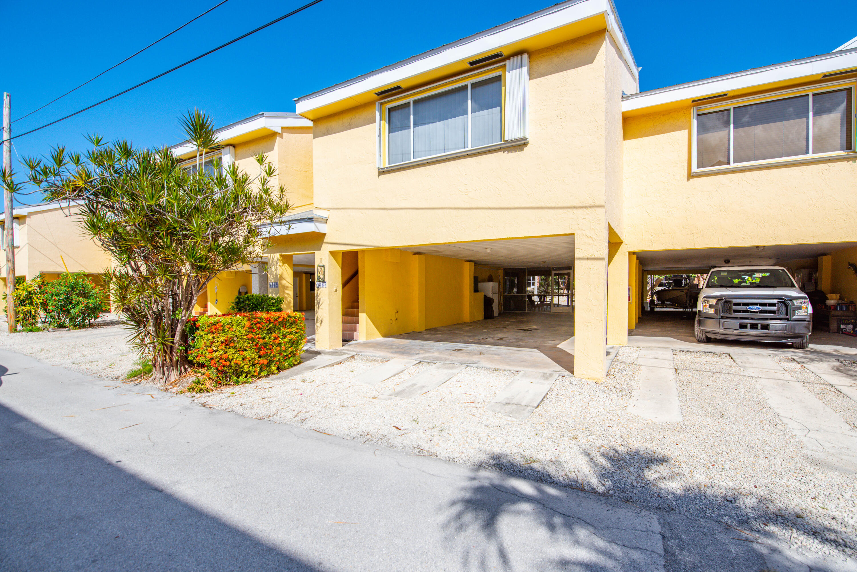 9867 Leeward Avenue Property Photo 2