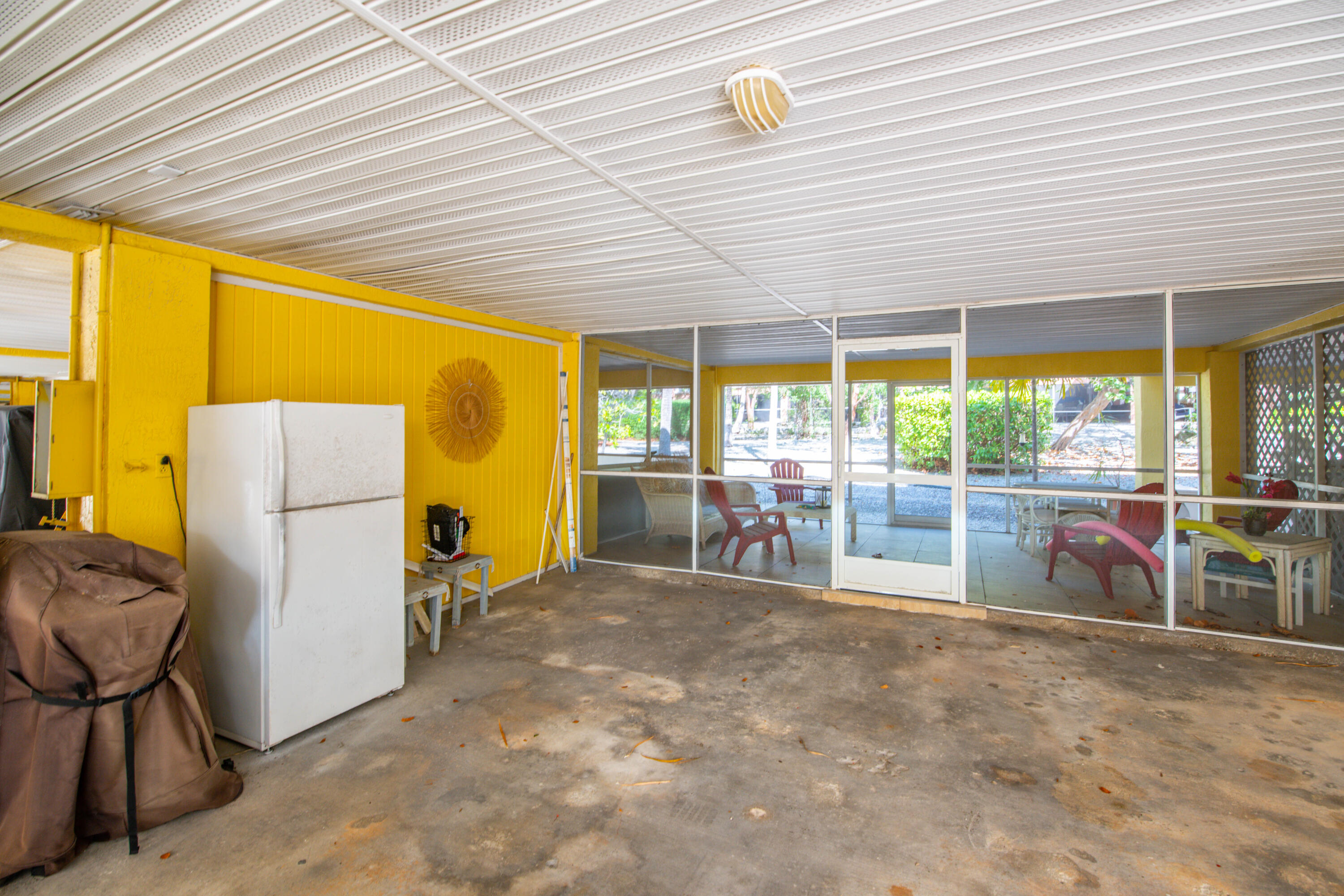9867 Leeward Avenue Property Photo 4