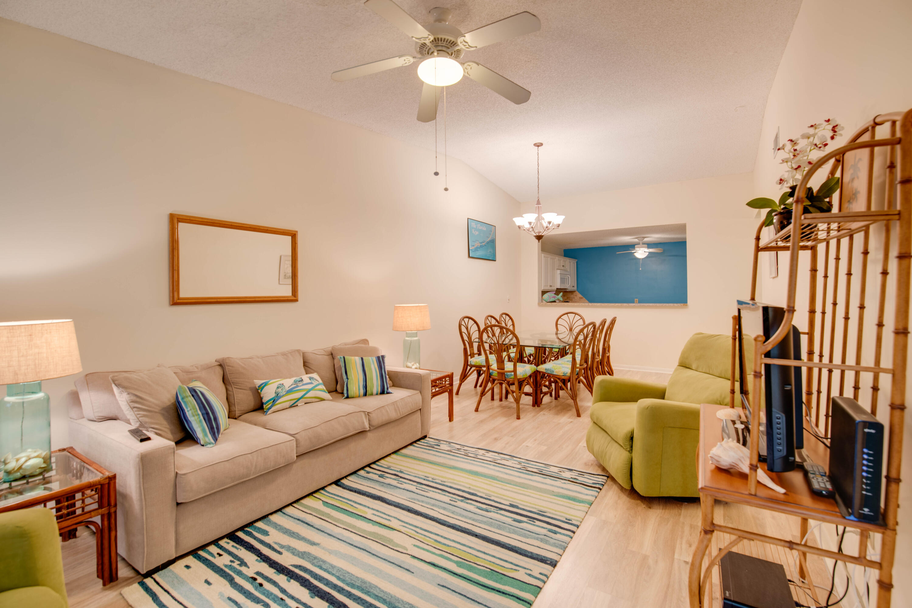9867 Leeward Avenue Property Photo 10