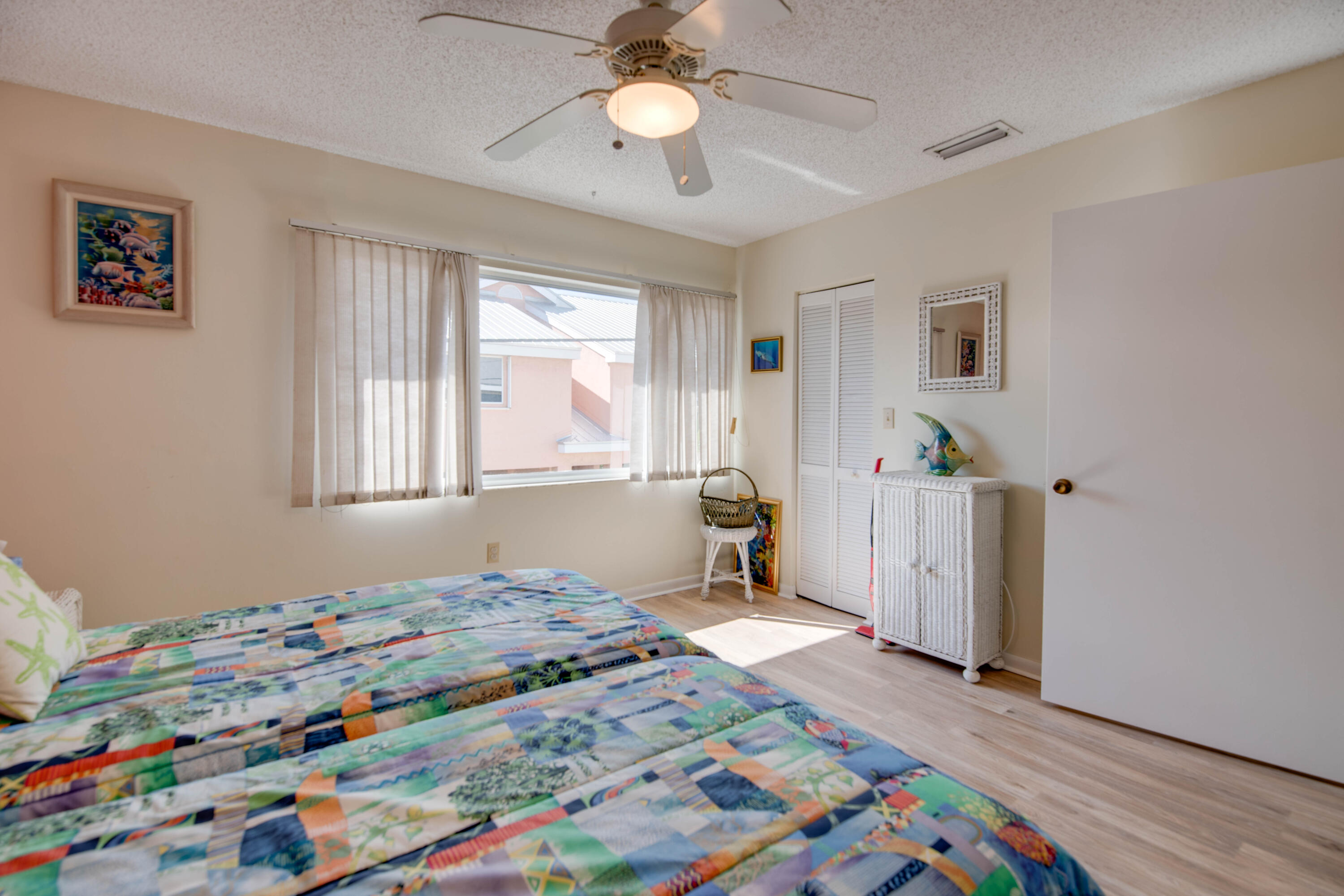 9867 Leeward Avenue Property Photo 18