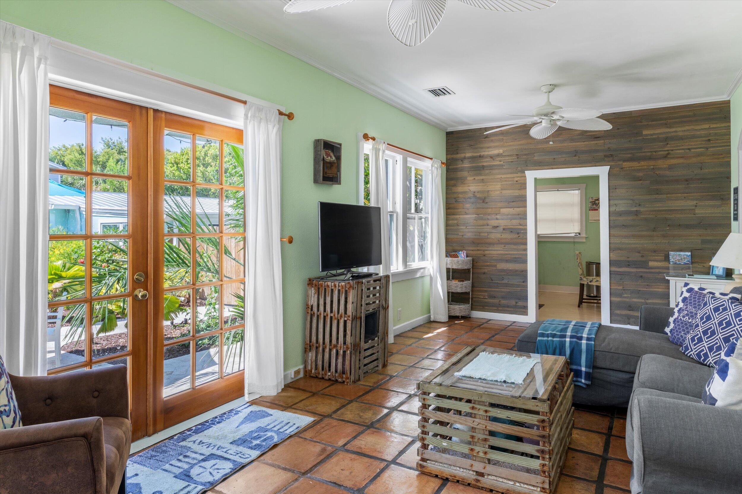 1111 Watson Street, C Property Photo 14