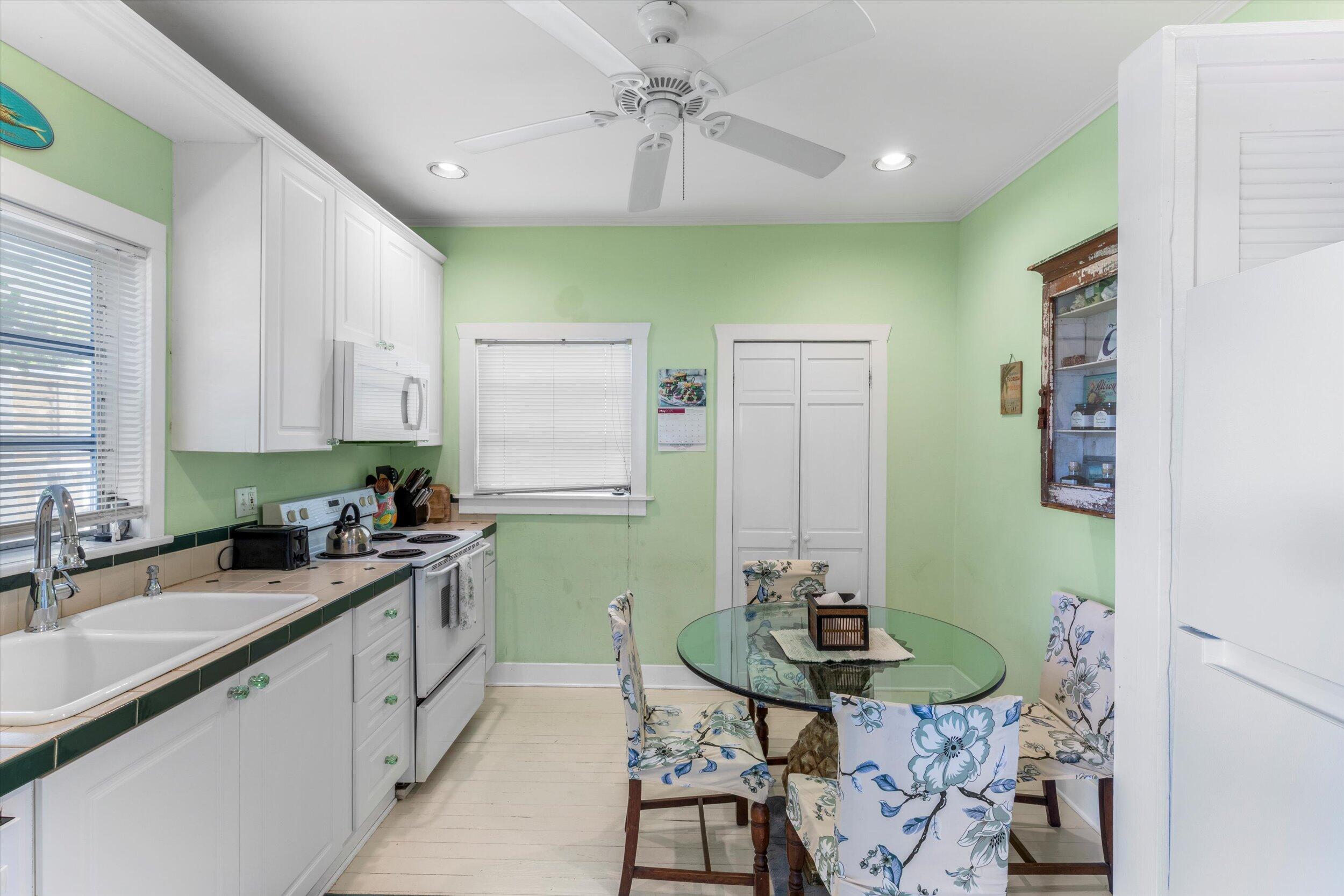 1111 Watson Street, C Property Photo 15