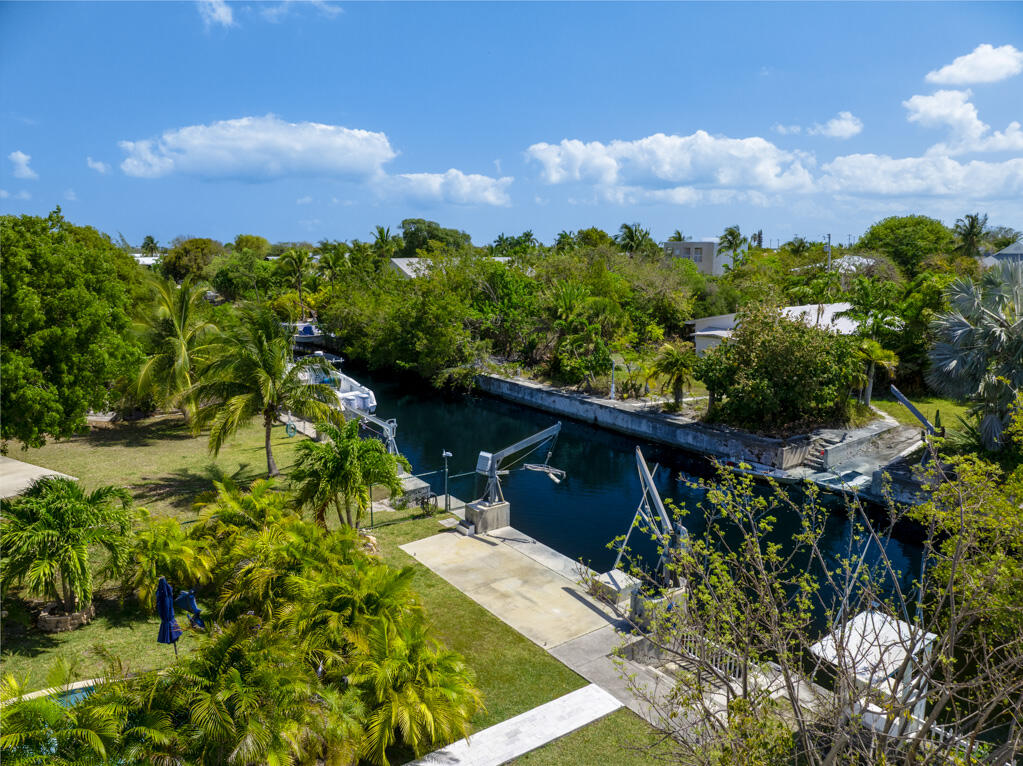 421 Ixora Drive Property Photo 4