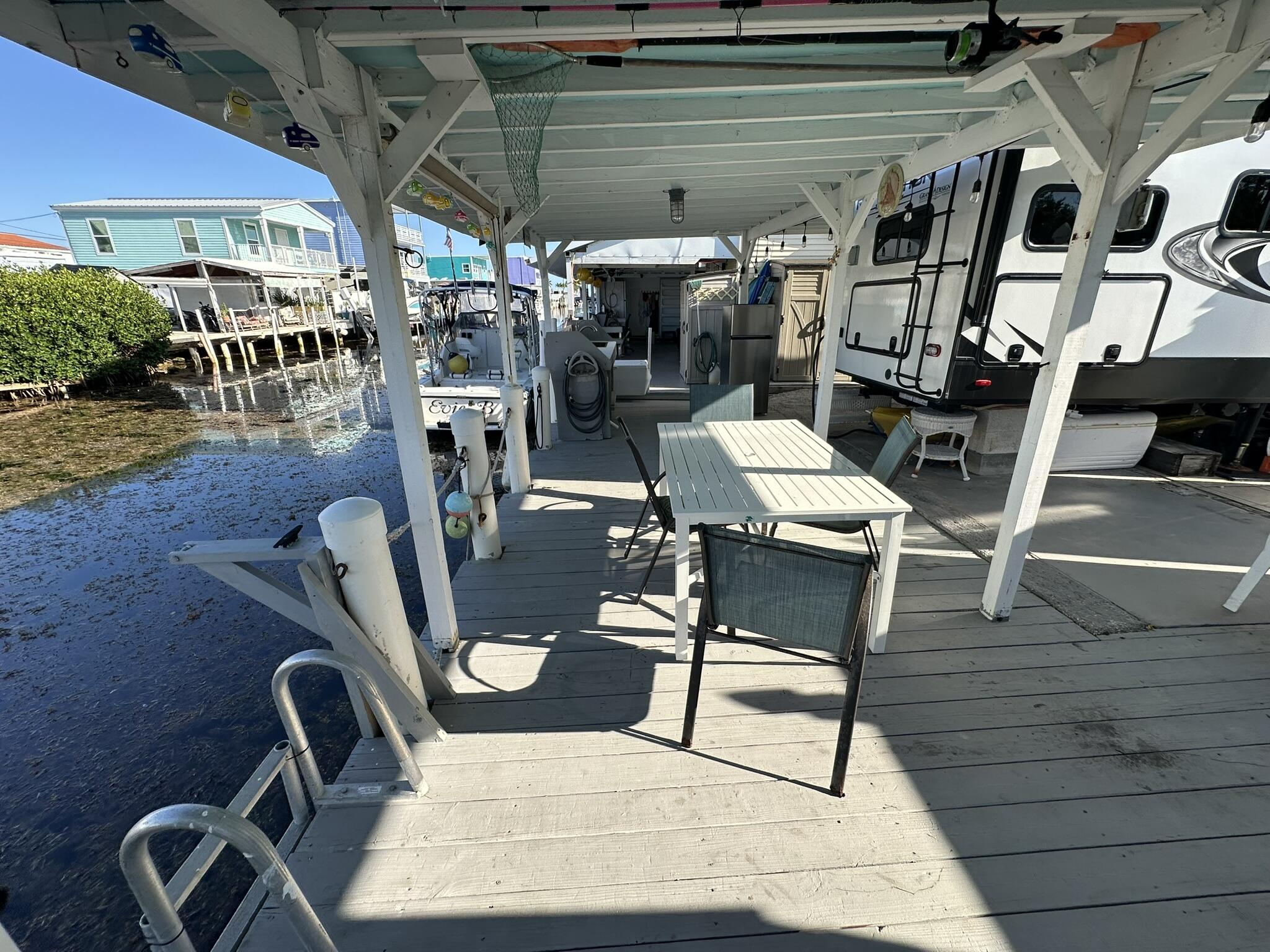 6099 Overseas Highway, 75W