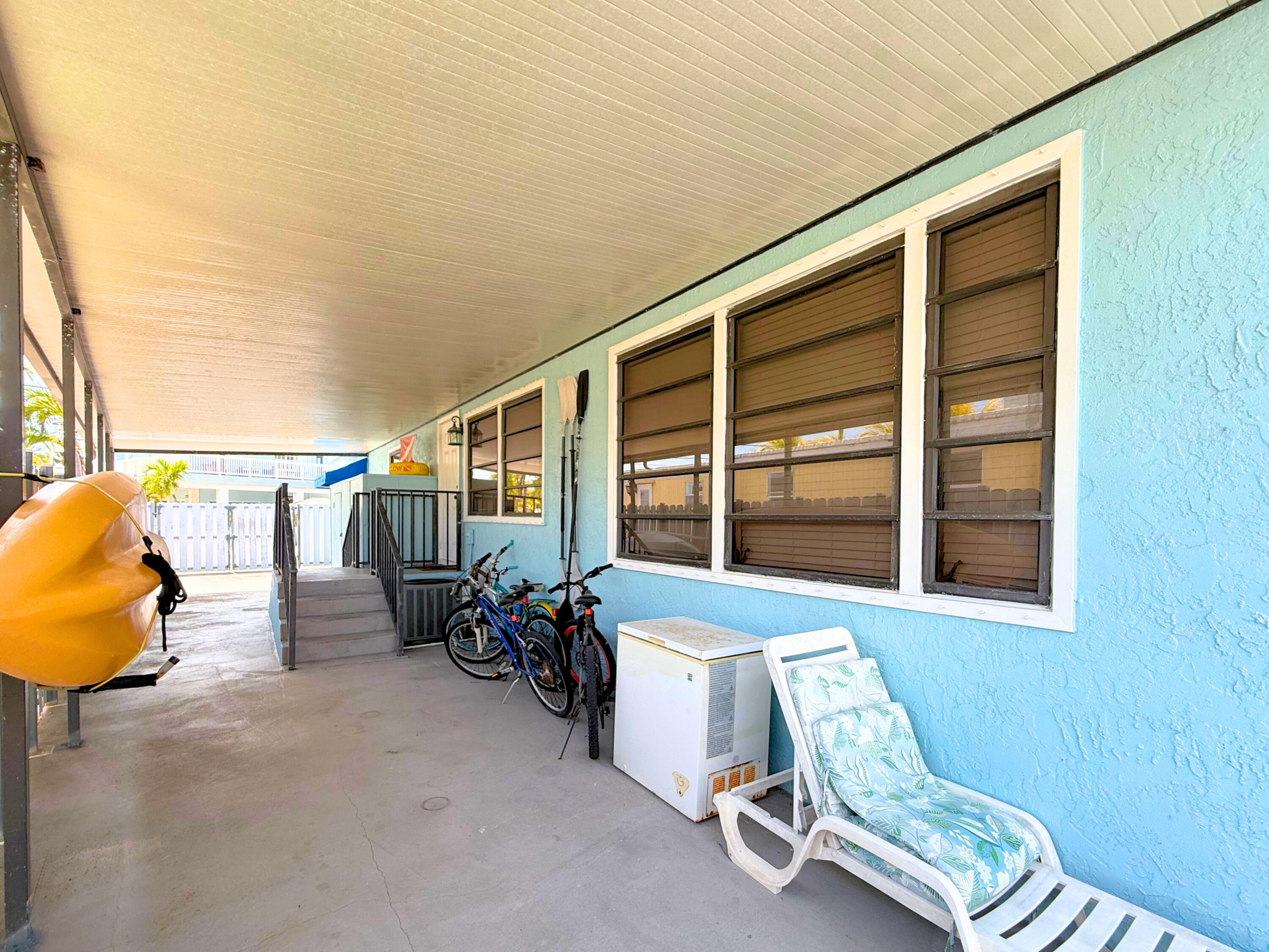 211 Banyan Lane Property Photo 8