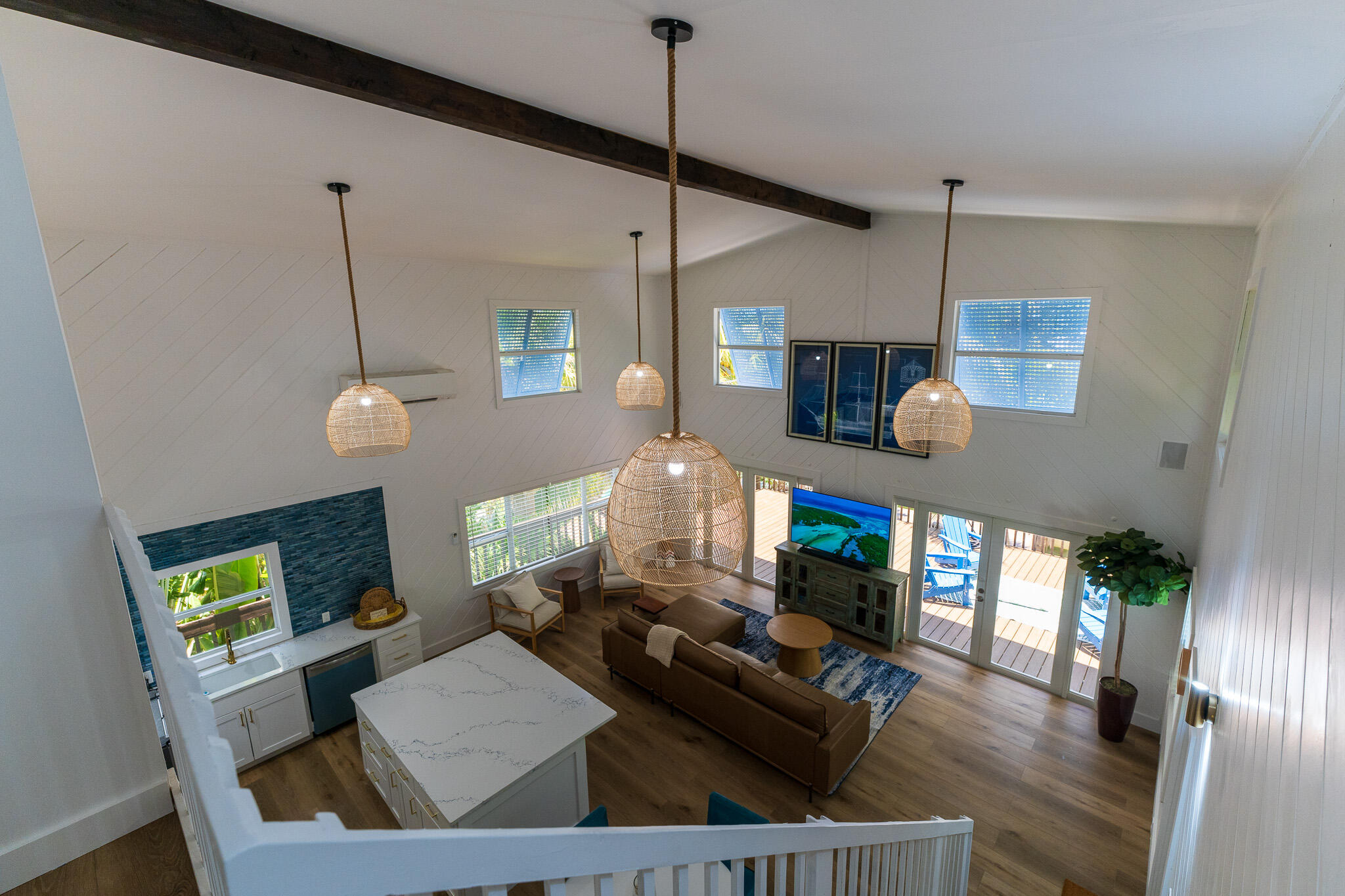 460 Barry Avenue Property Photo 15