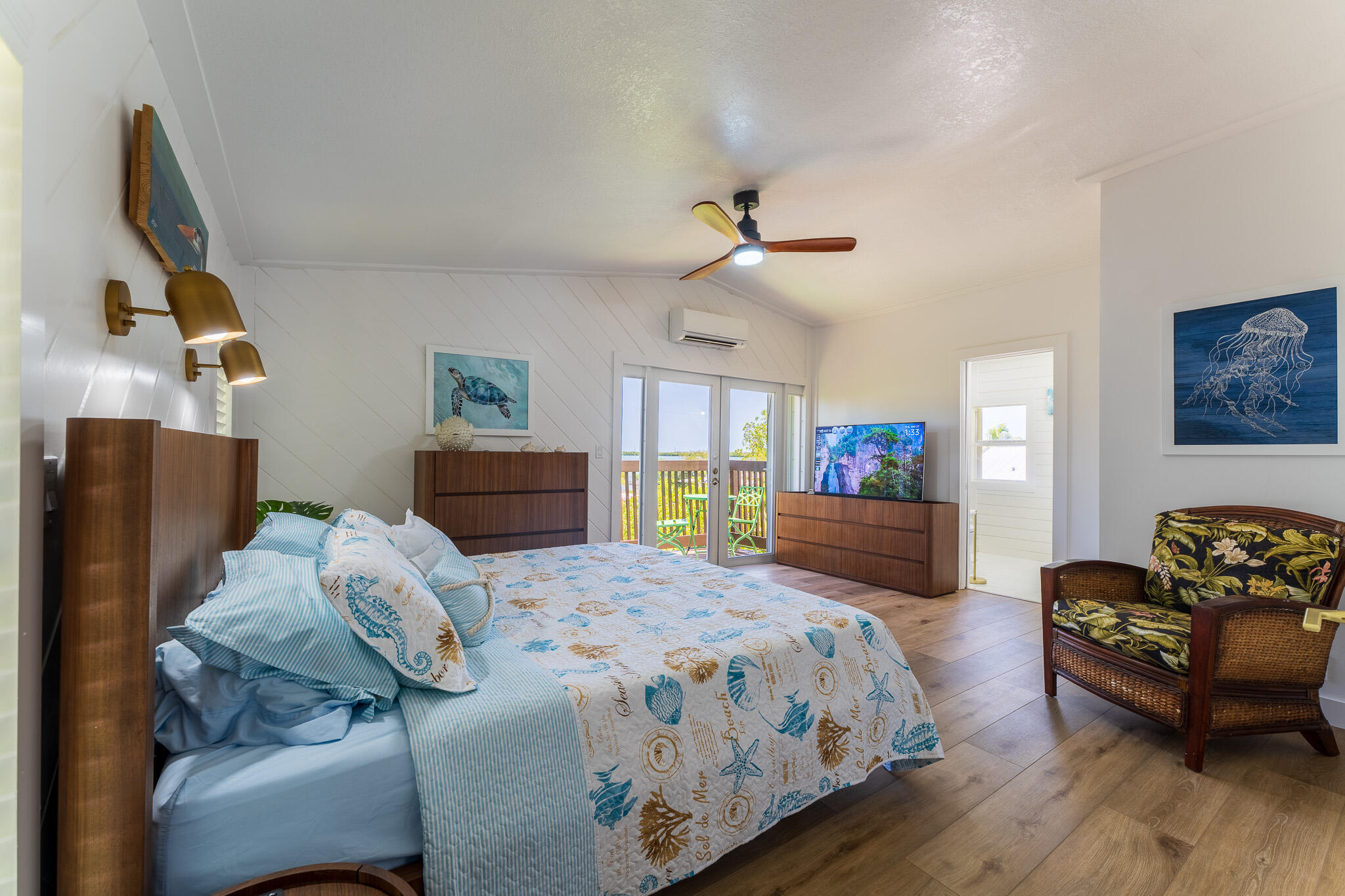 460 Barry Avenue Property Photo 19