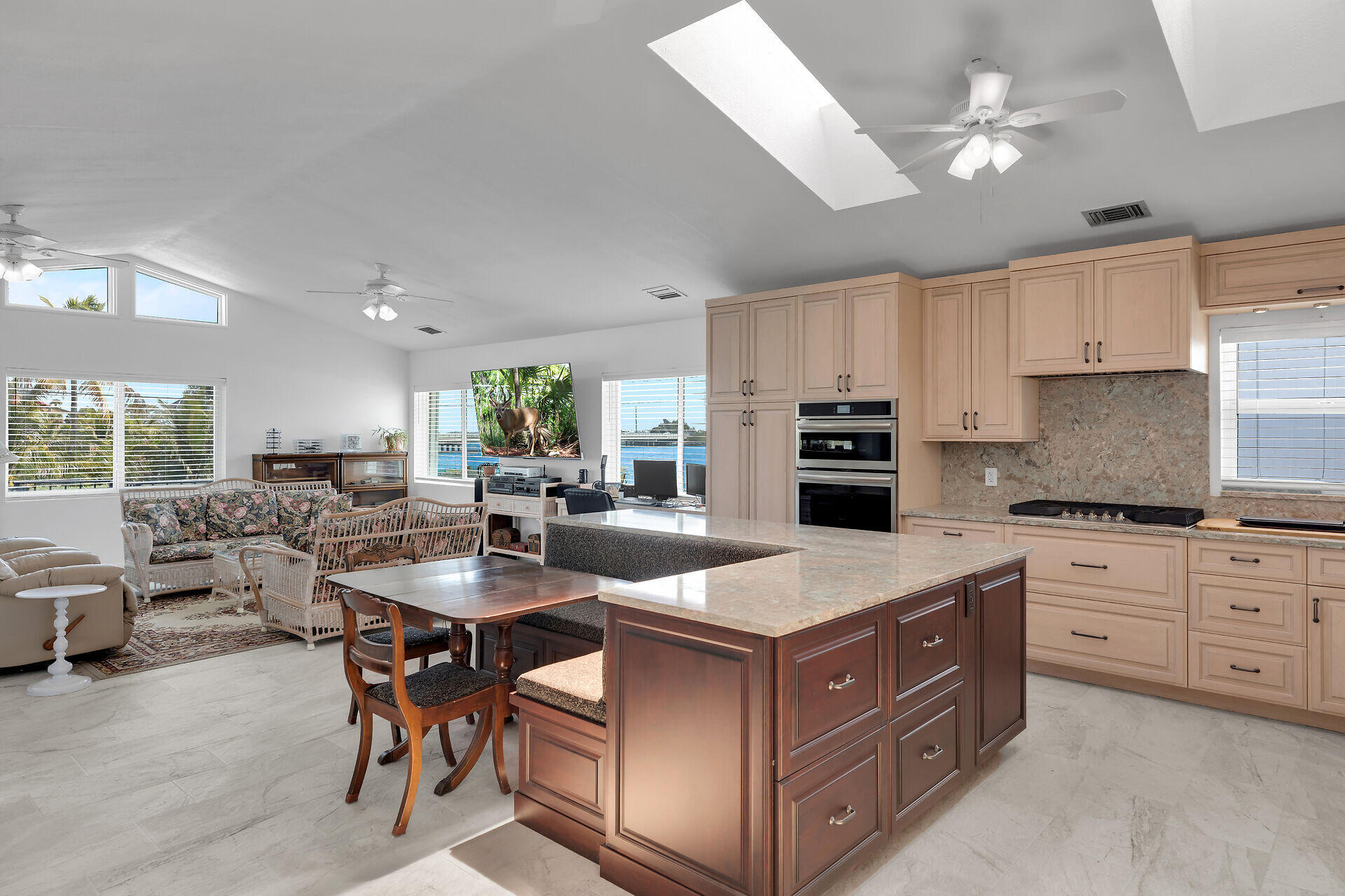 29457 Constitution Avenue Property Photo 14