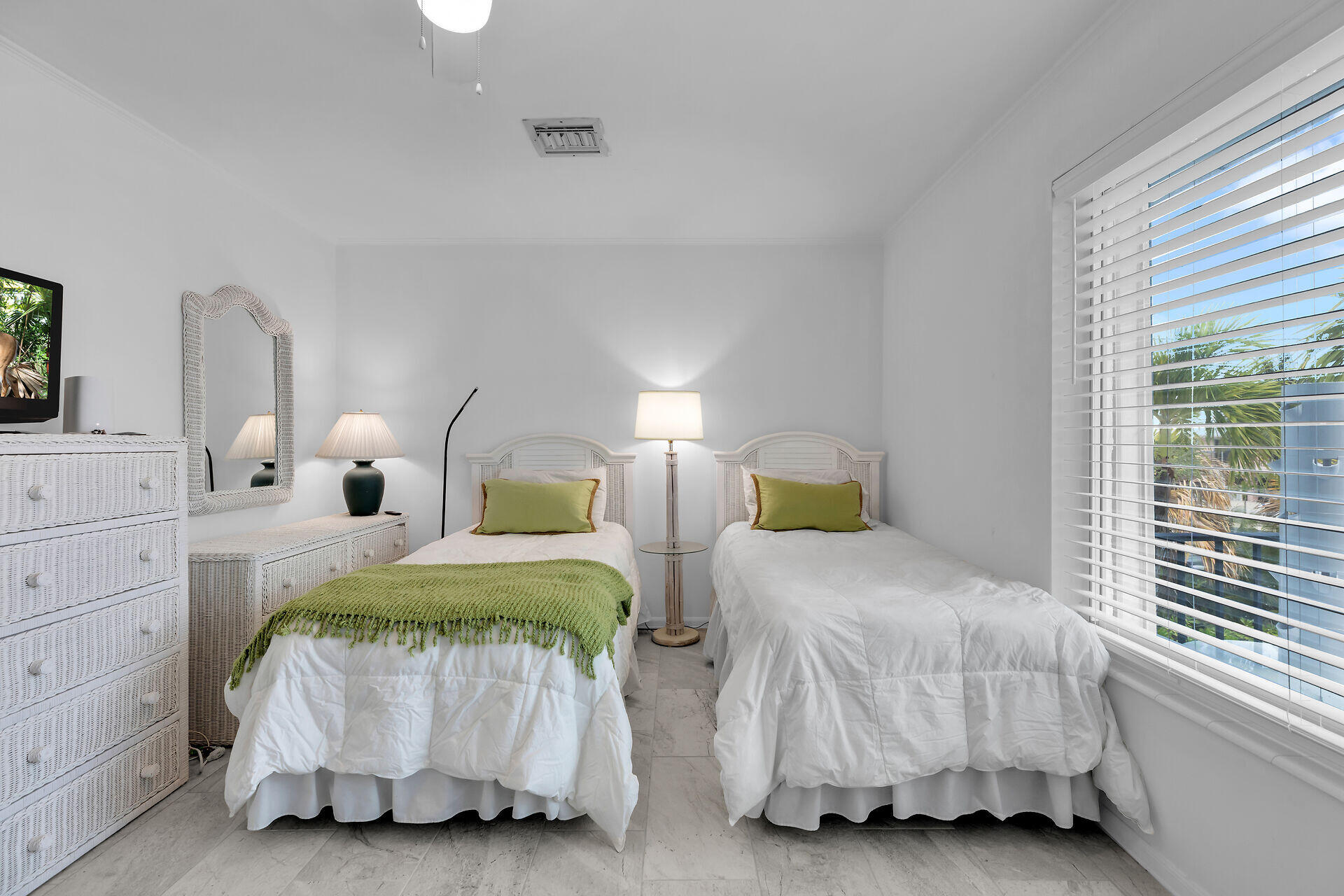 29457 Constitution Avenue Property Photo 33