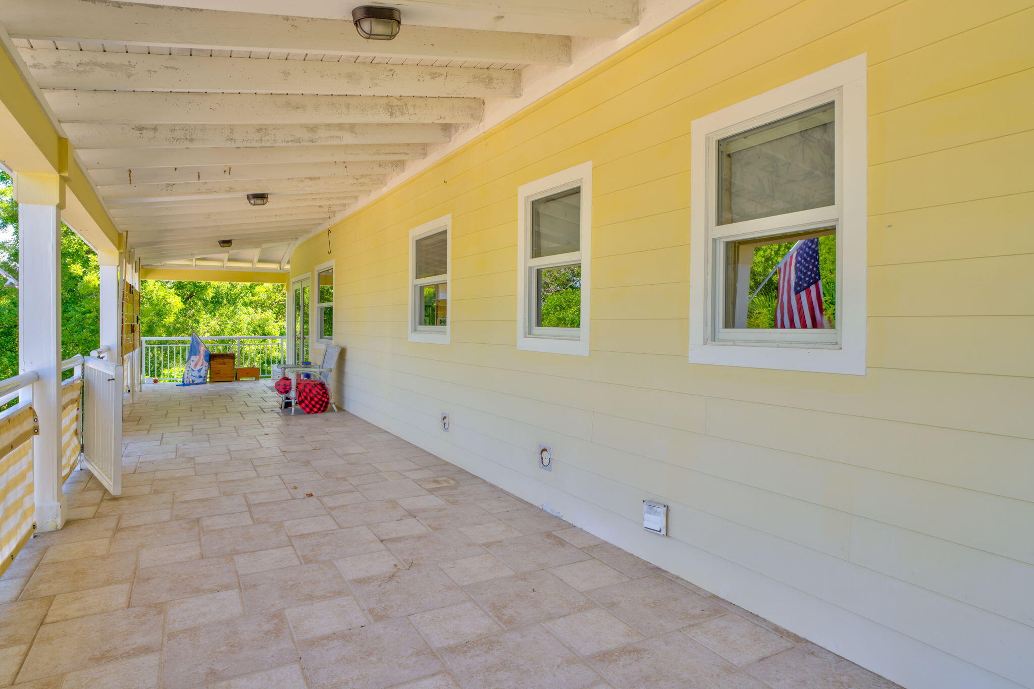 894 Ellen Drive Property Photo 3