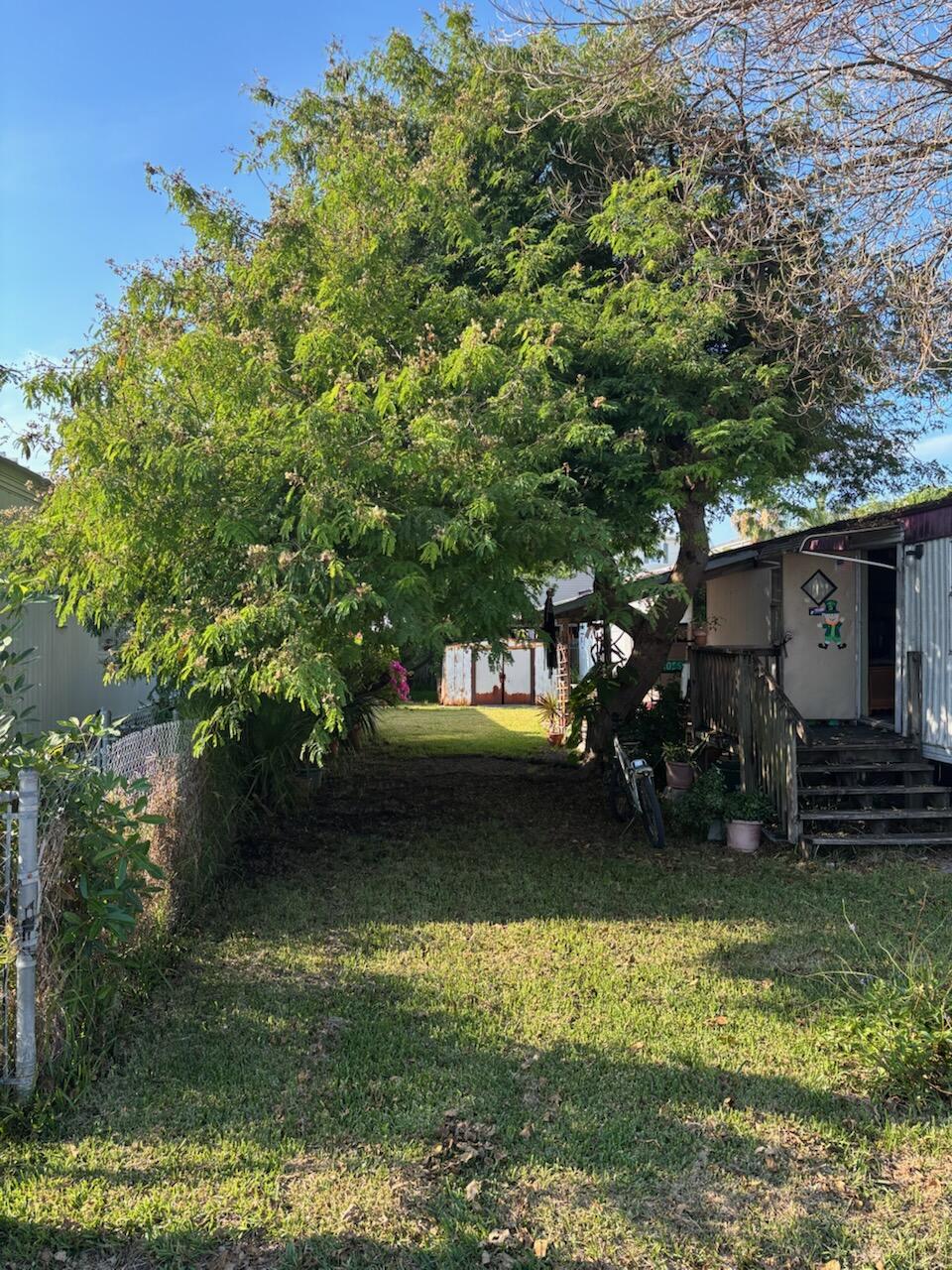A33 8th Avenue Property Photo 3