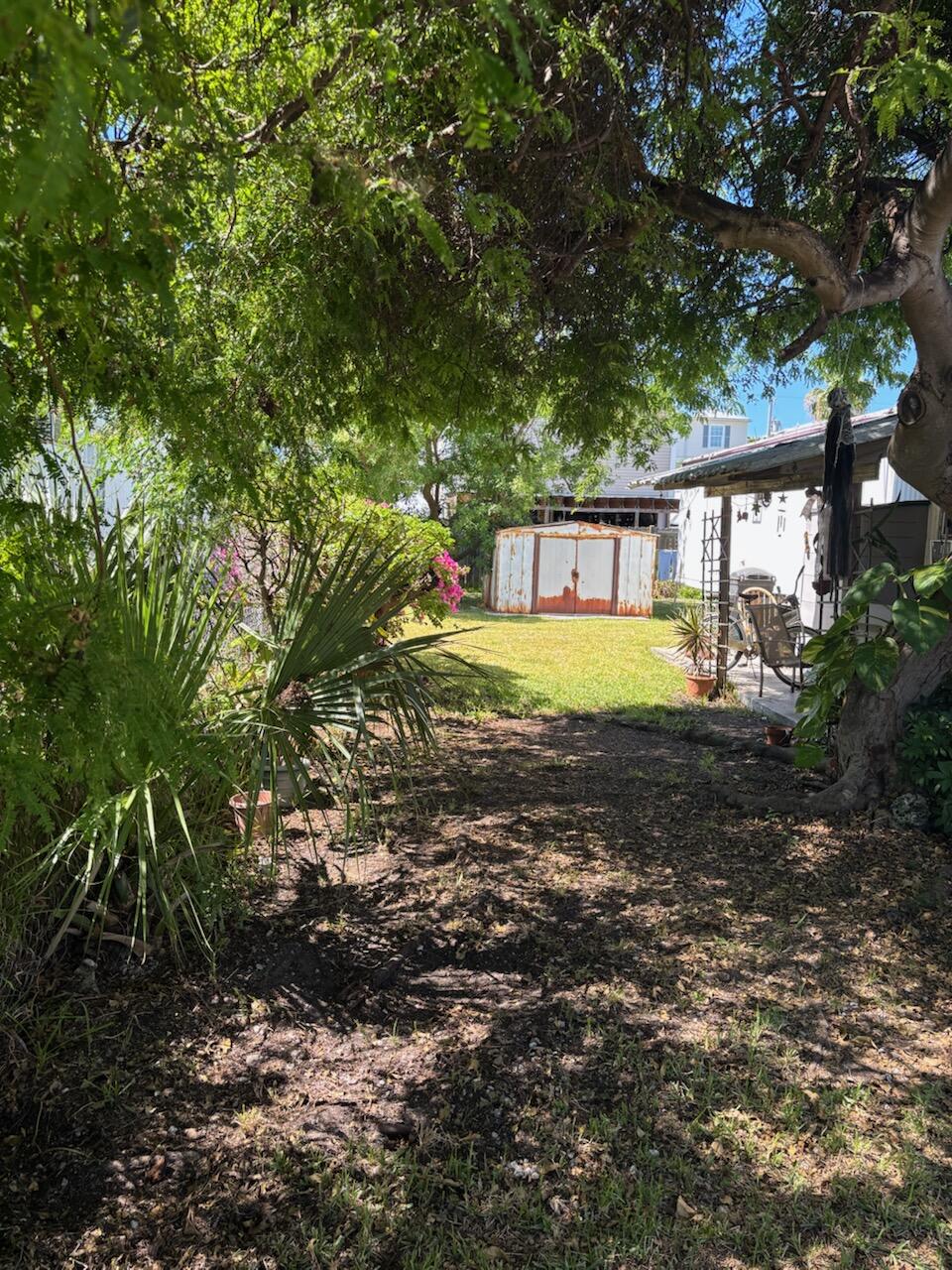A33 8th Avenue Property Photo 4