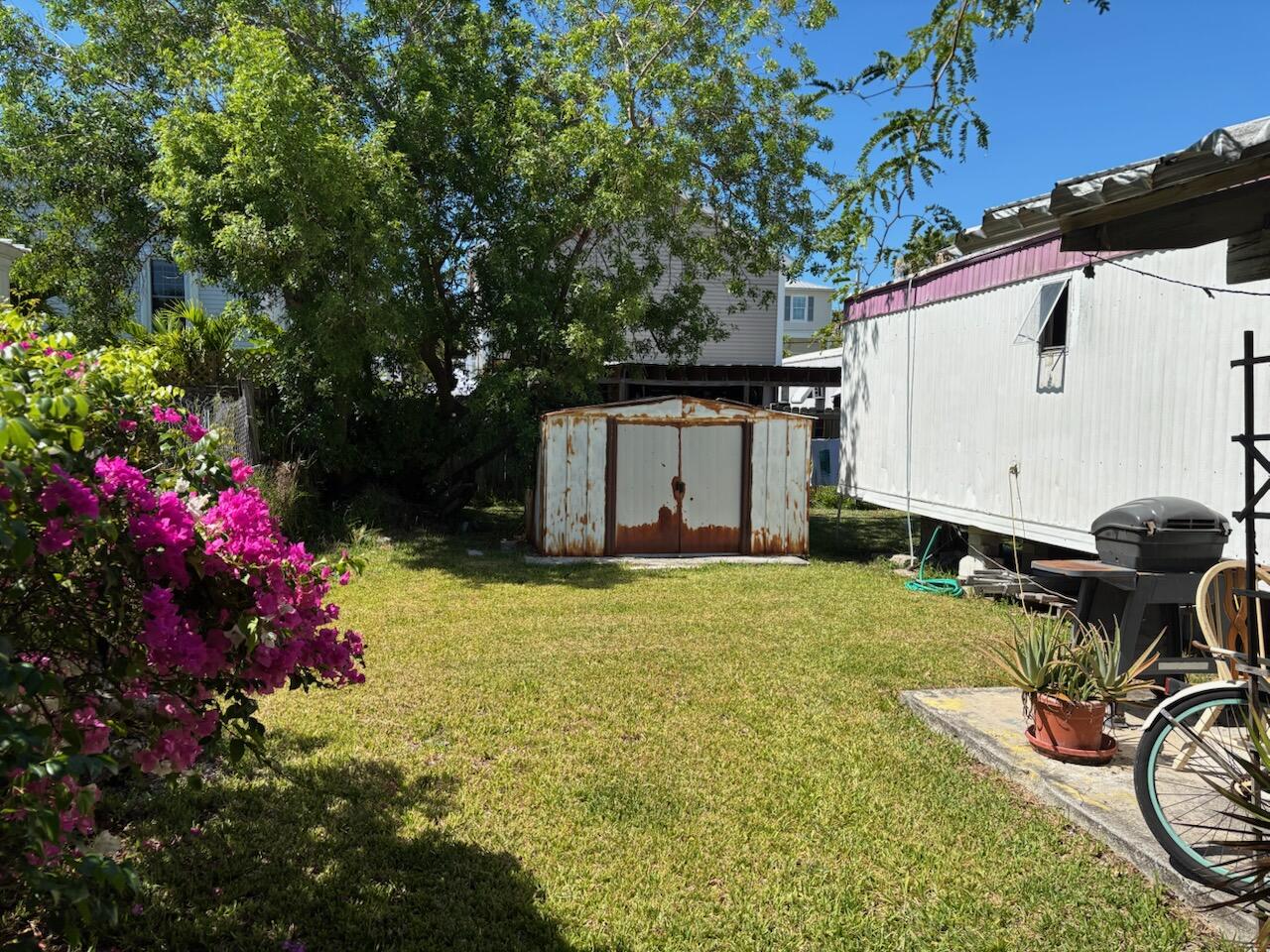 A33 8th Avenue Property Photo 5