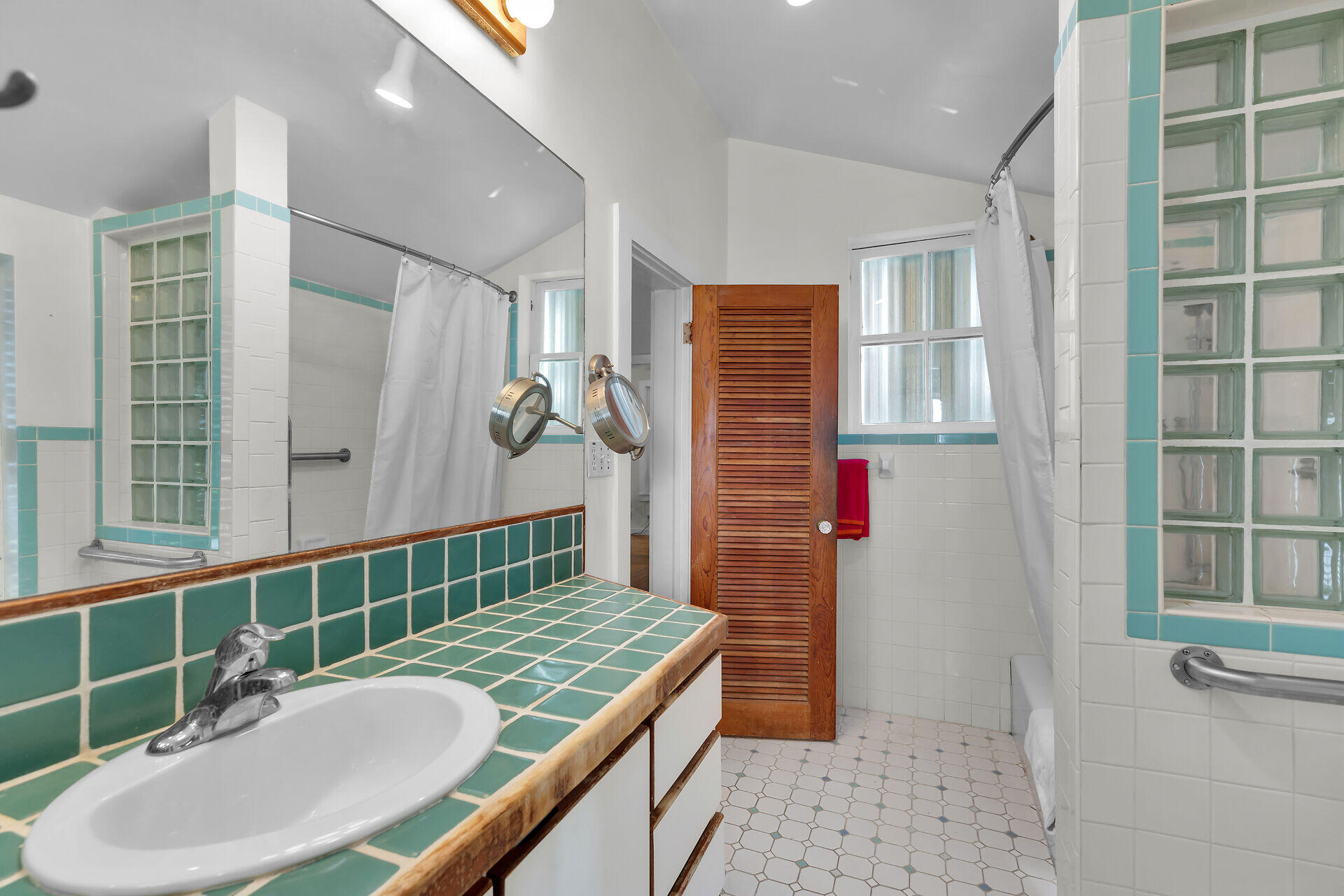 708 William Street Property Photo 21