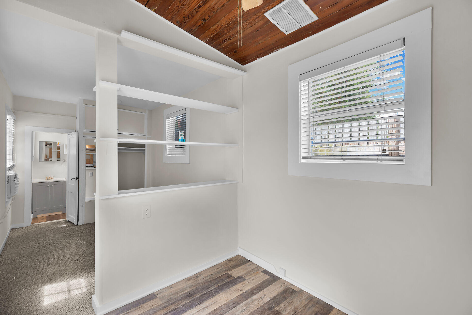 708 William Street Property Photo 37