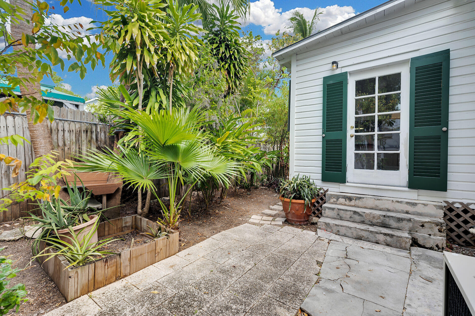 708 William Street Property Photo 44