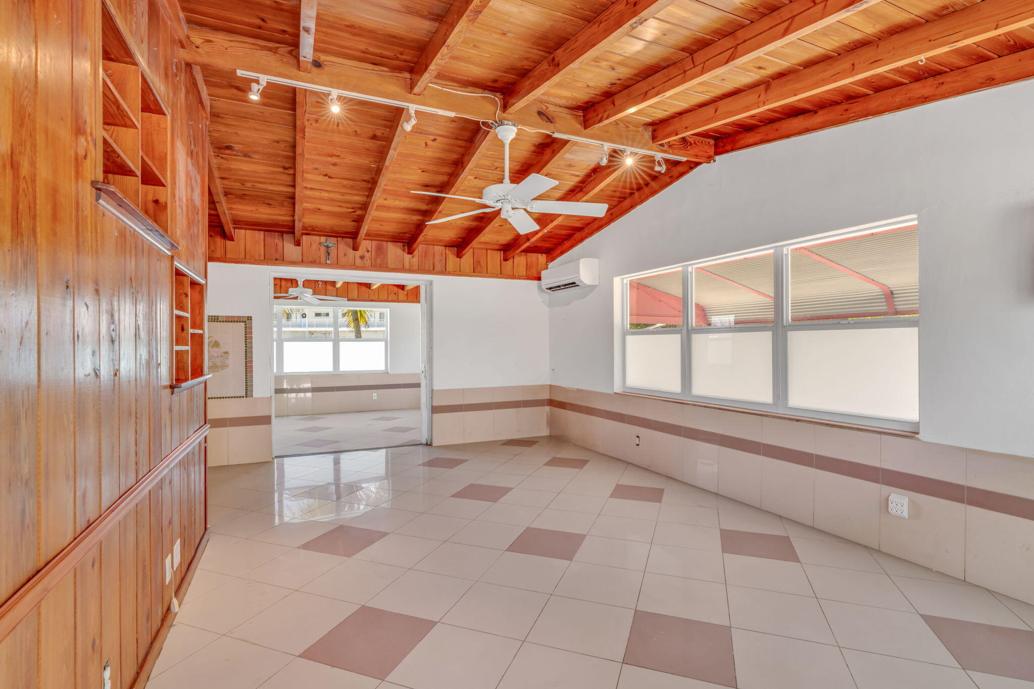 140 Gardenia Street Property Photo 2