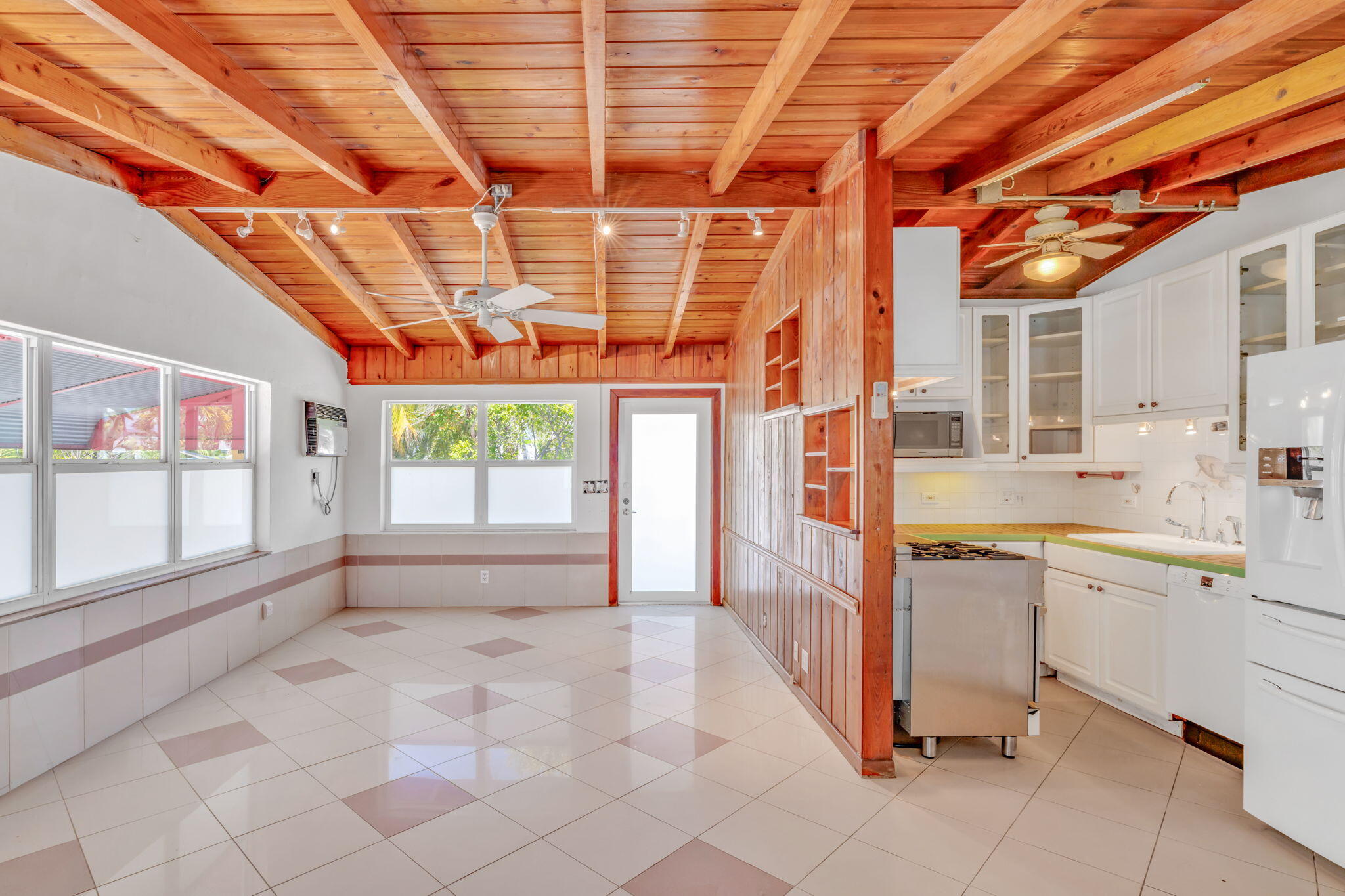 140 Gardenia Street Property Photo 5