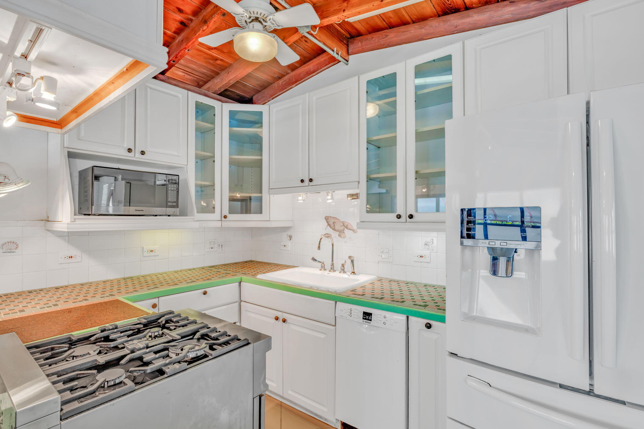 140 Gardenia Street Property Photo 6