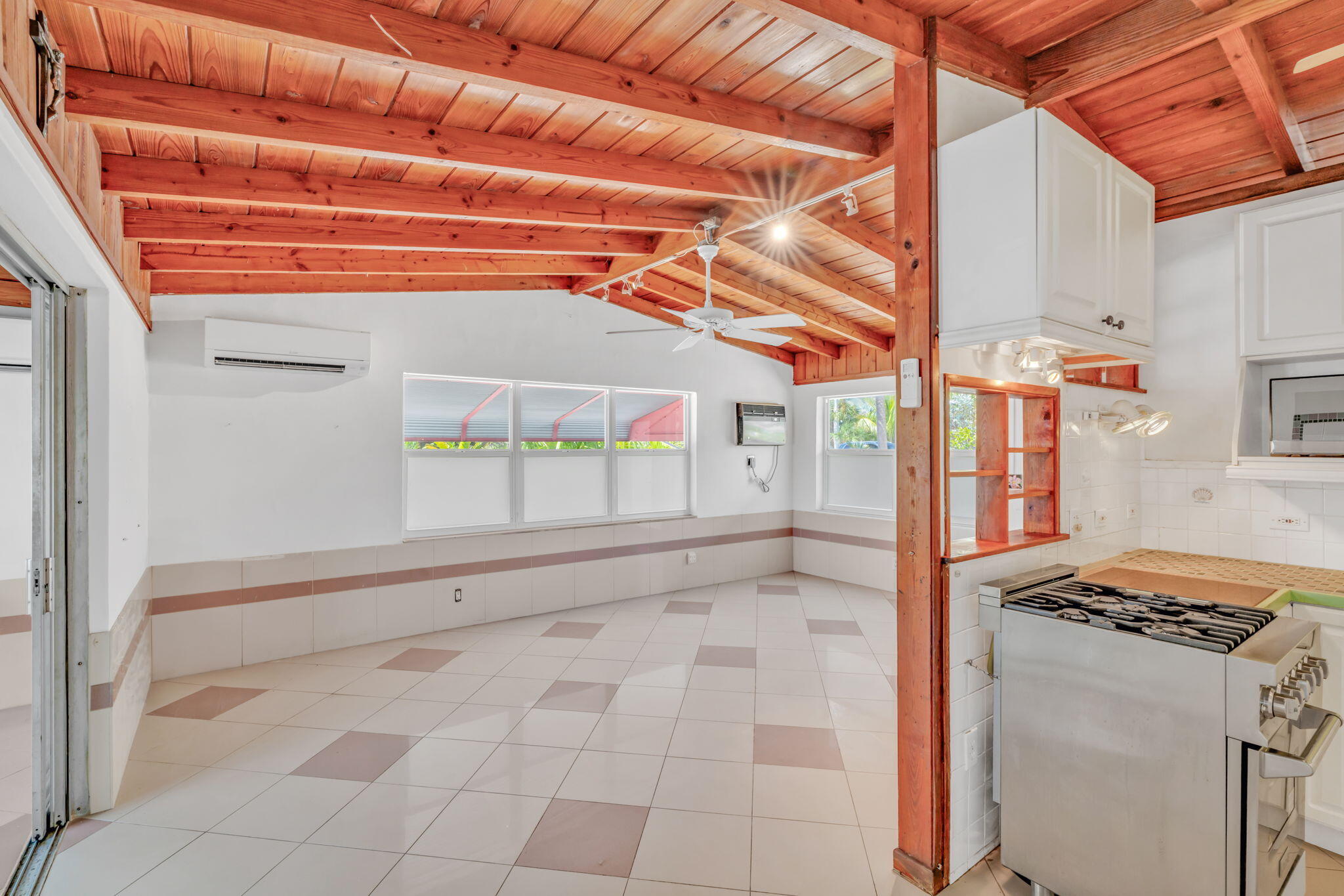 140 Gardenia Street Property Photo 7