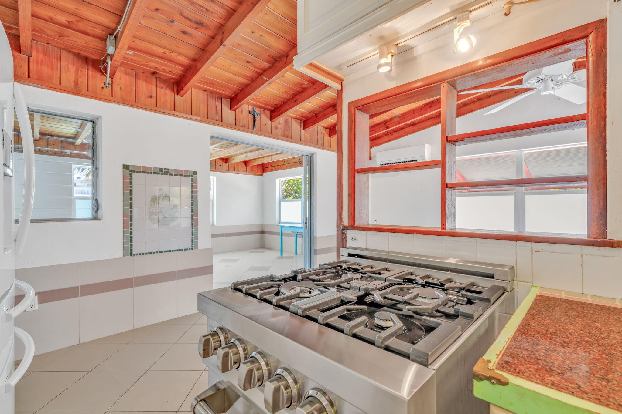 140 Gardenia Street Property Photo 8