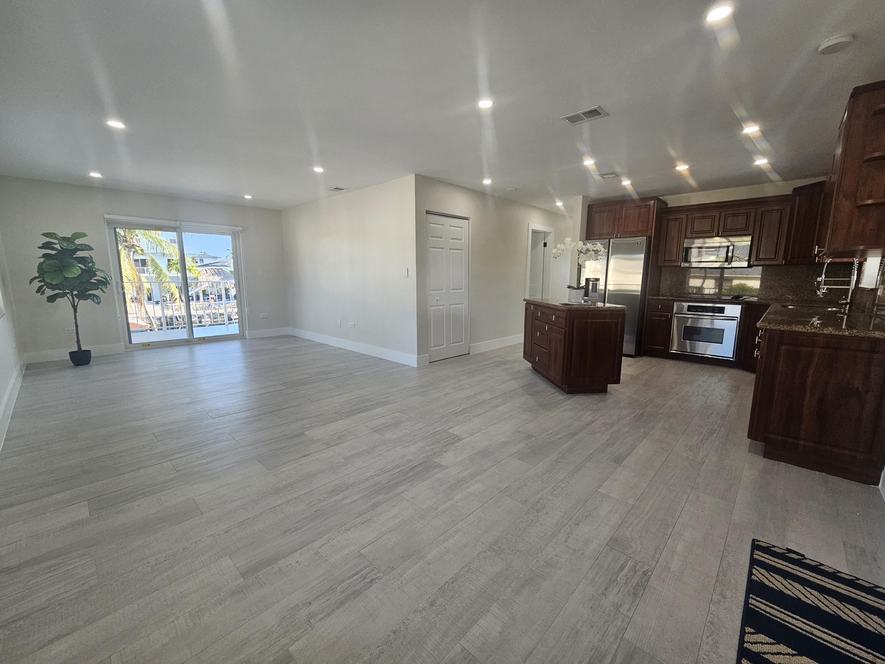 392 Laguna Avenue Property Photo 9