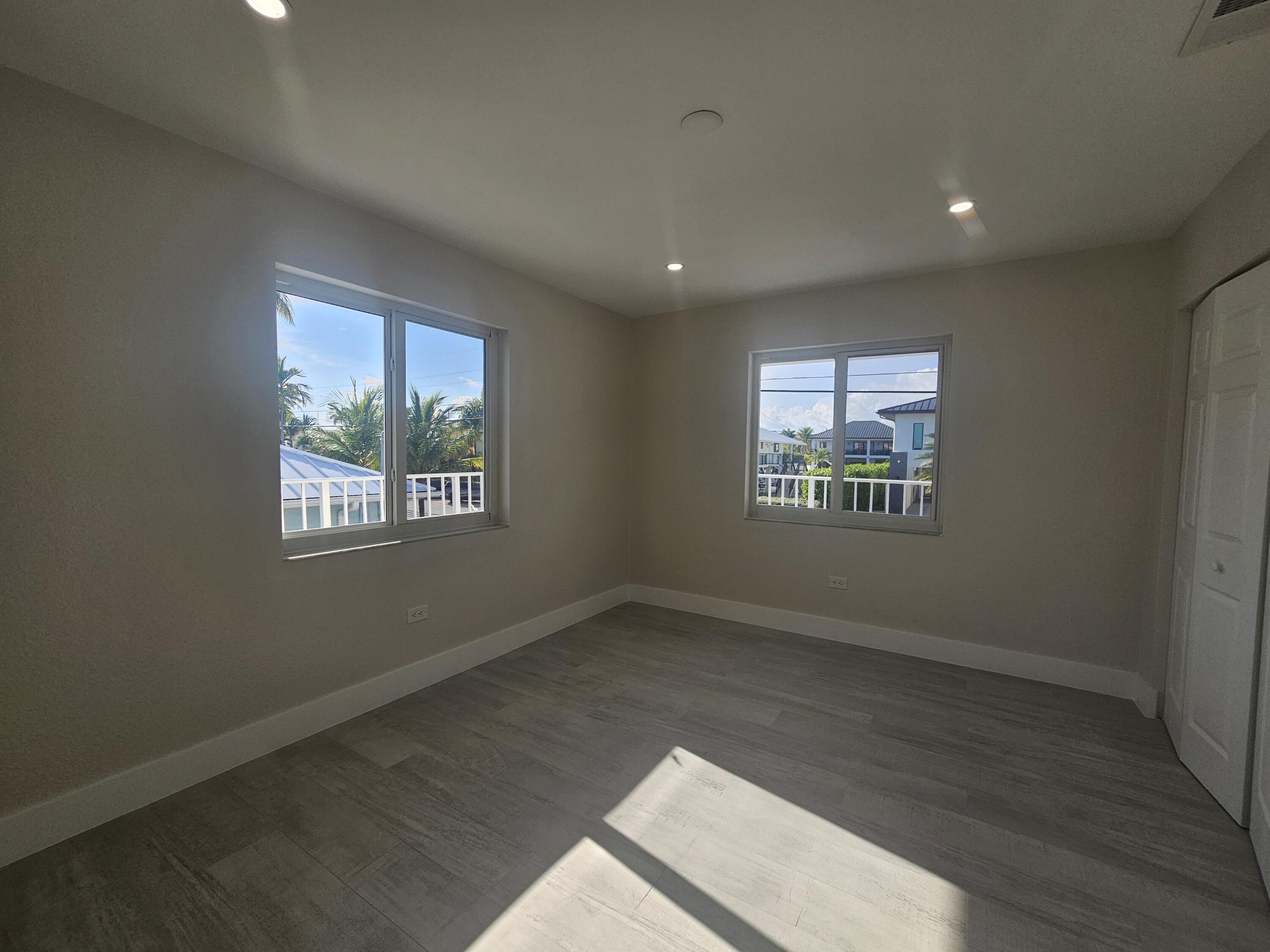 392 Laguna Avenue Property Photo 13