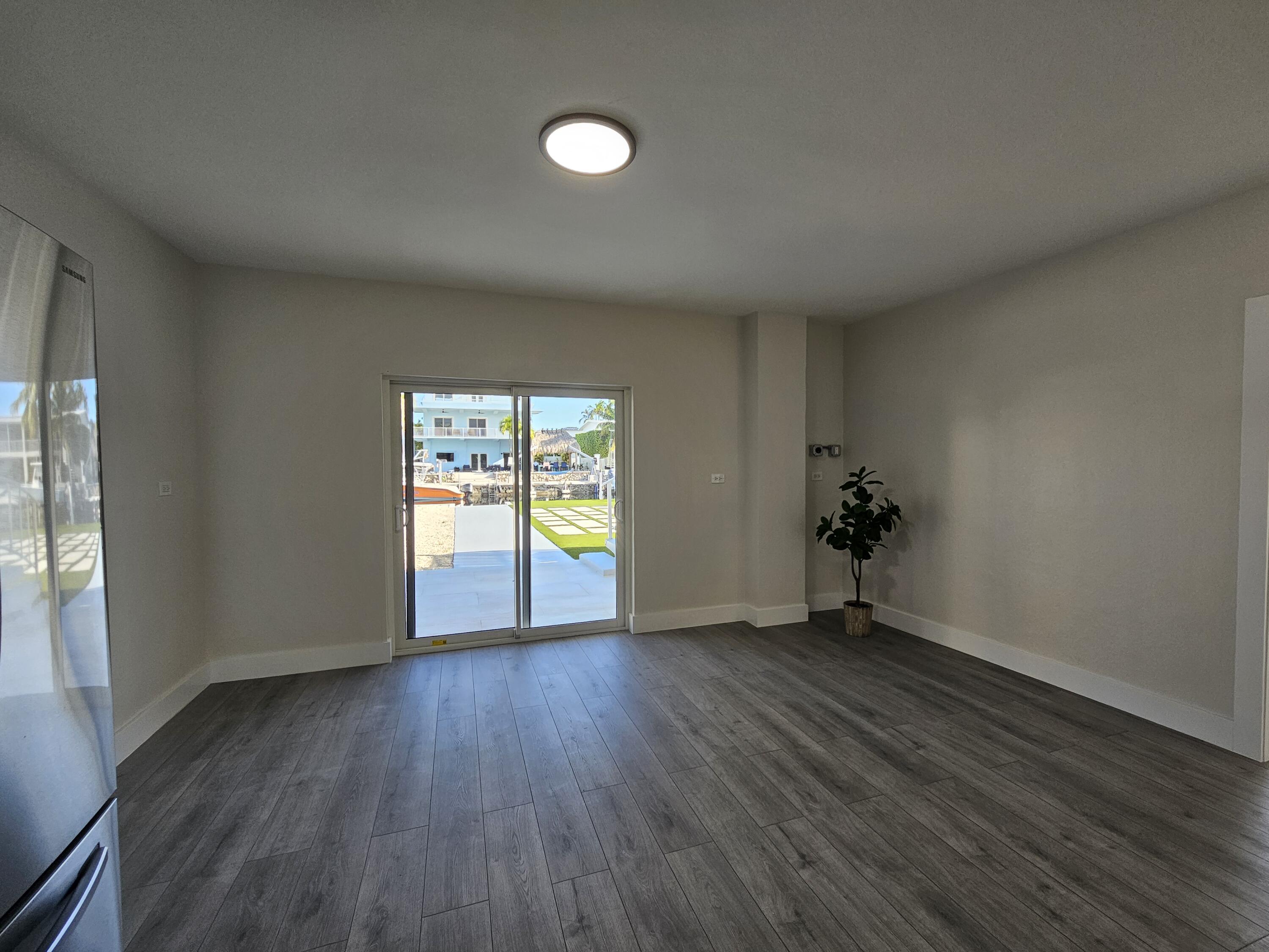 392 Laguna Avenue Property Photo 21