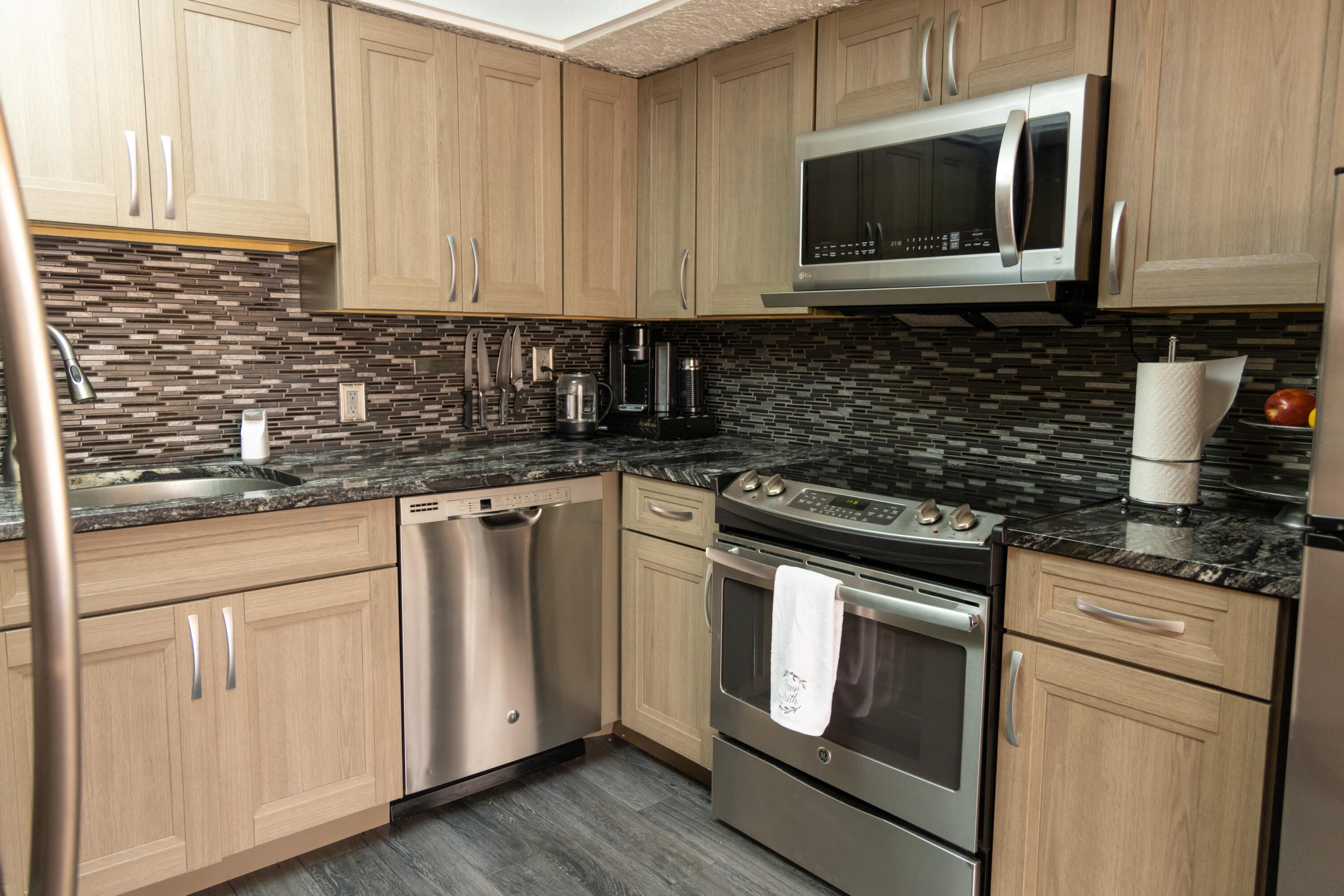 3355 Flagler Avenue Property Photo 4
