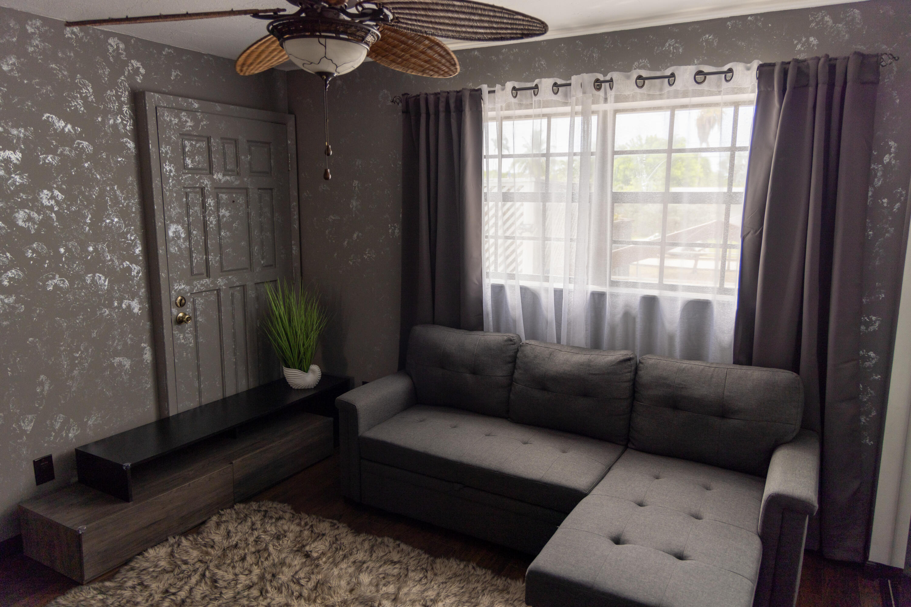 3355 Flagler Avenue Property Photo 9