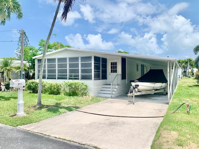 811 S Emerald Drive Property Photo 1