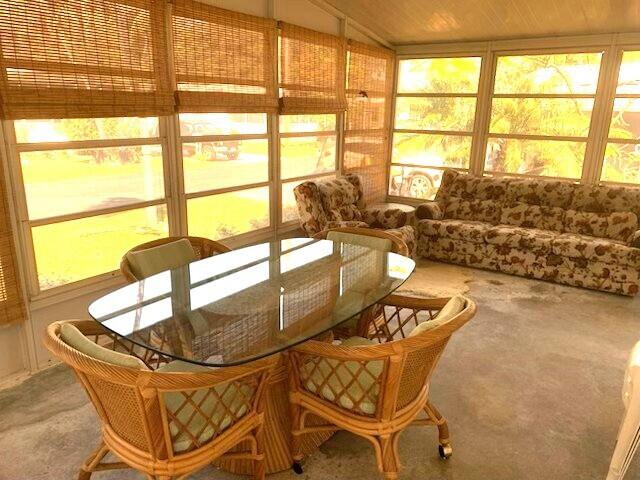 811 S Emerald Drive Property Photo 3