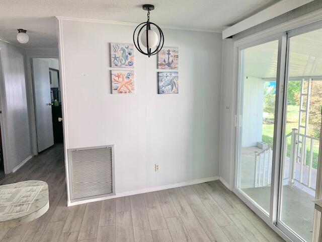 811 S Emerald Drive Property Photo 4