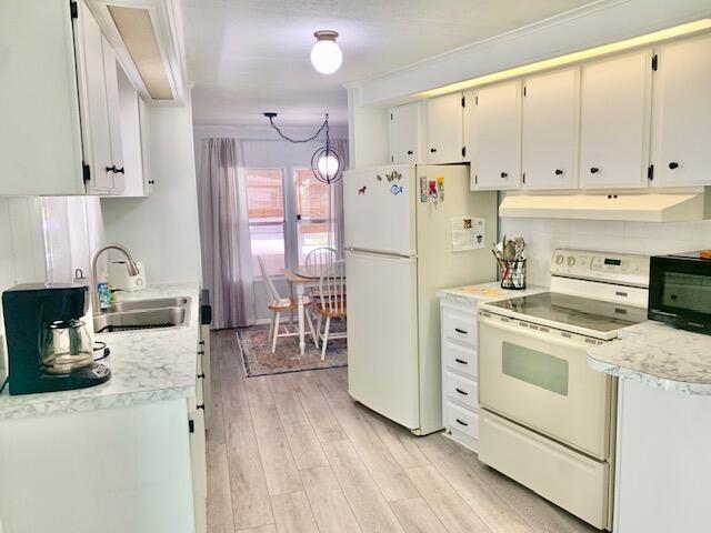 811 S Emerald Drive Property Photo 4